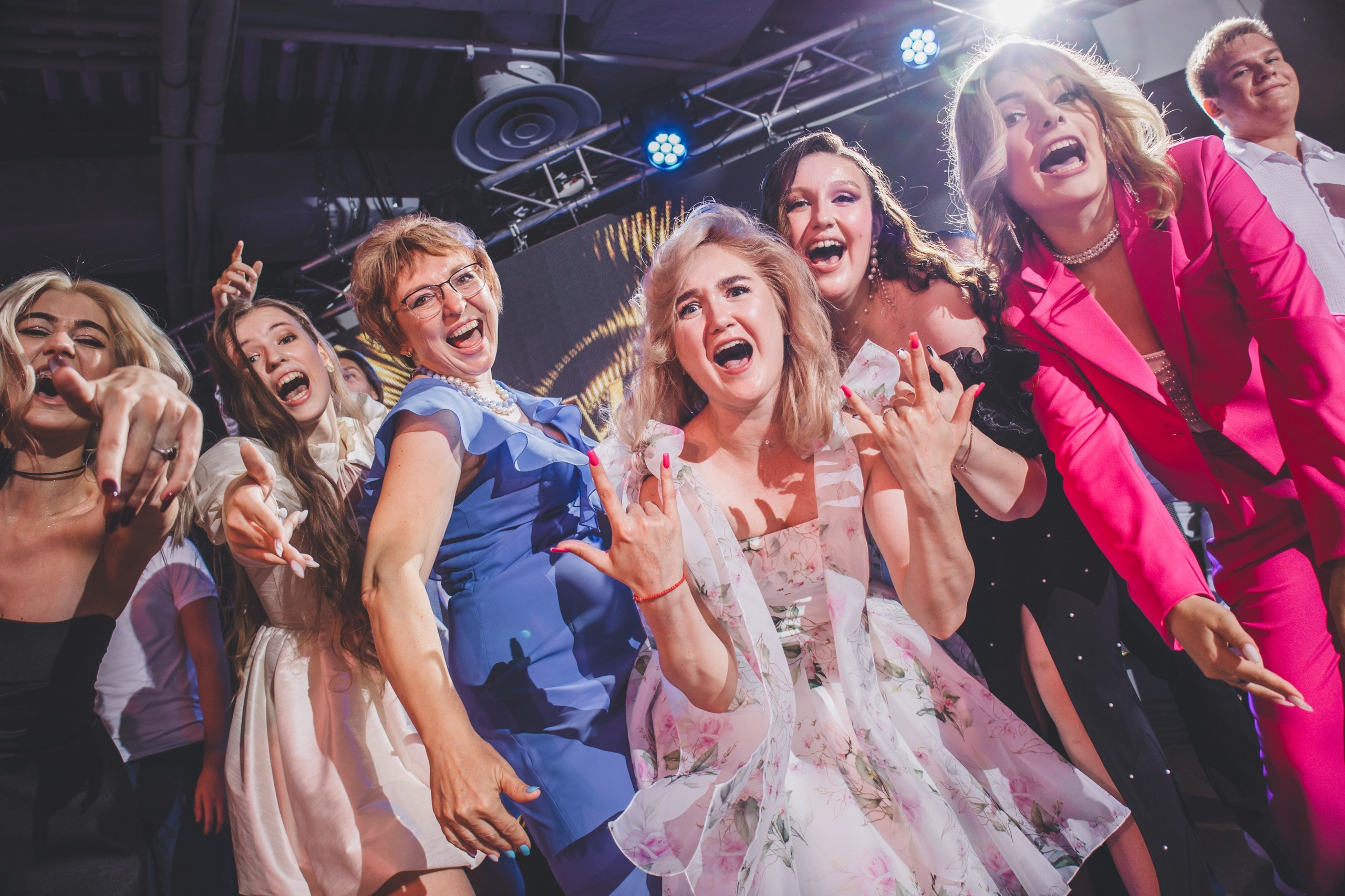 Пакеты. Հարսանեկան լուսանկարչություն Հայաստանում Ադամյանների ընտանիքի կողմից