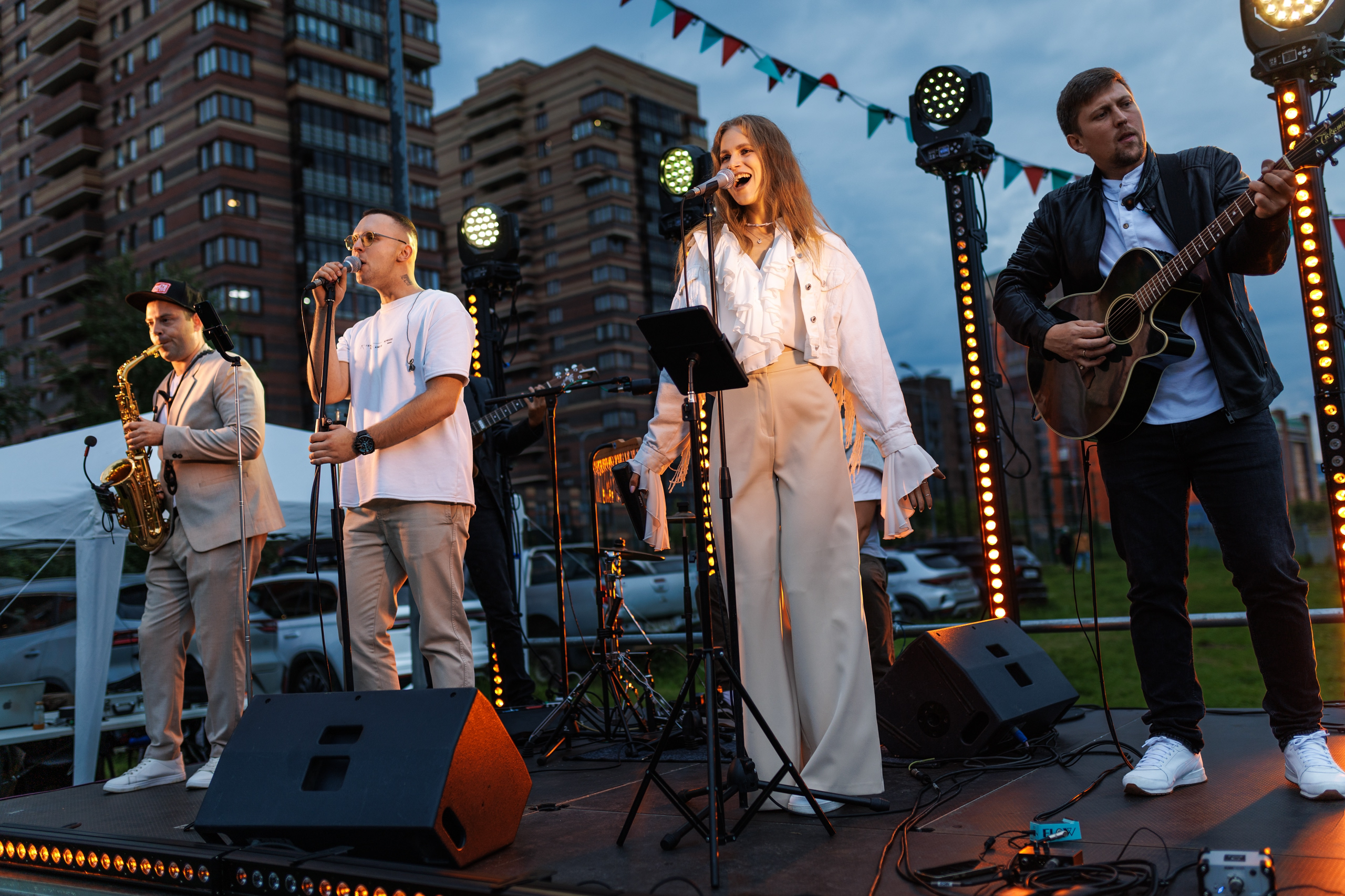 Услуги. Вокалистка Мария Сиротенко