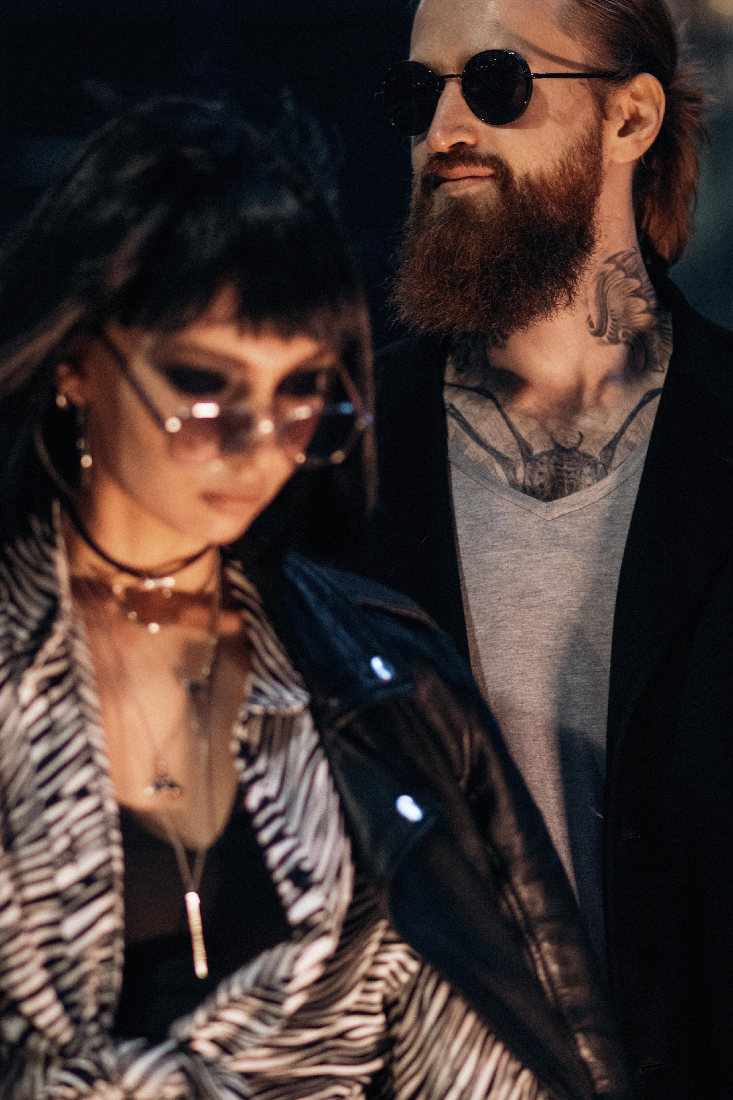 Муж с женой на природе совместная фотосессия