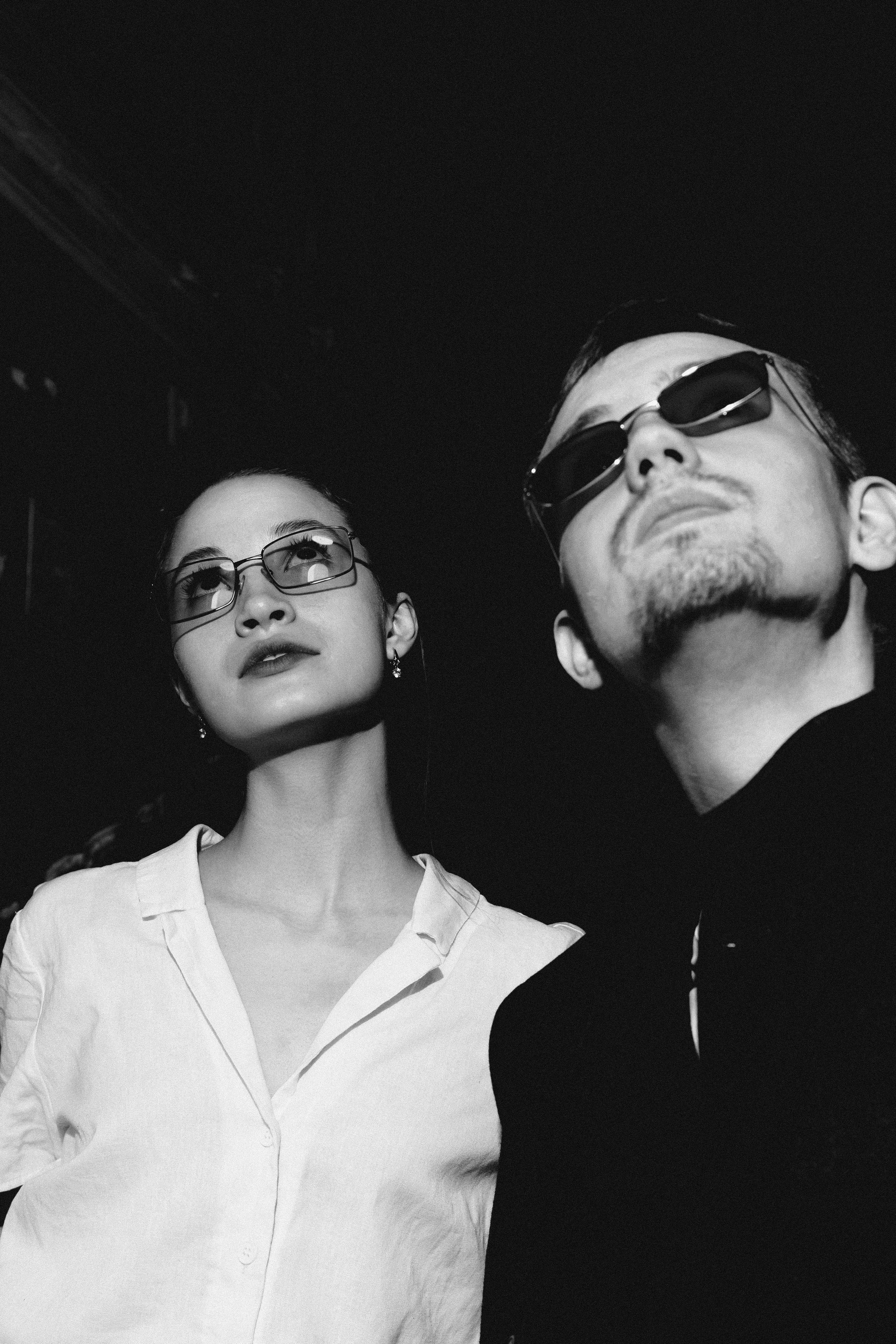 Фотосессия молодых людей в старинном подъезде. Фотограф в Ростове-на-Дону Игорь Апасеев