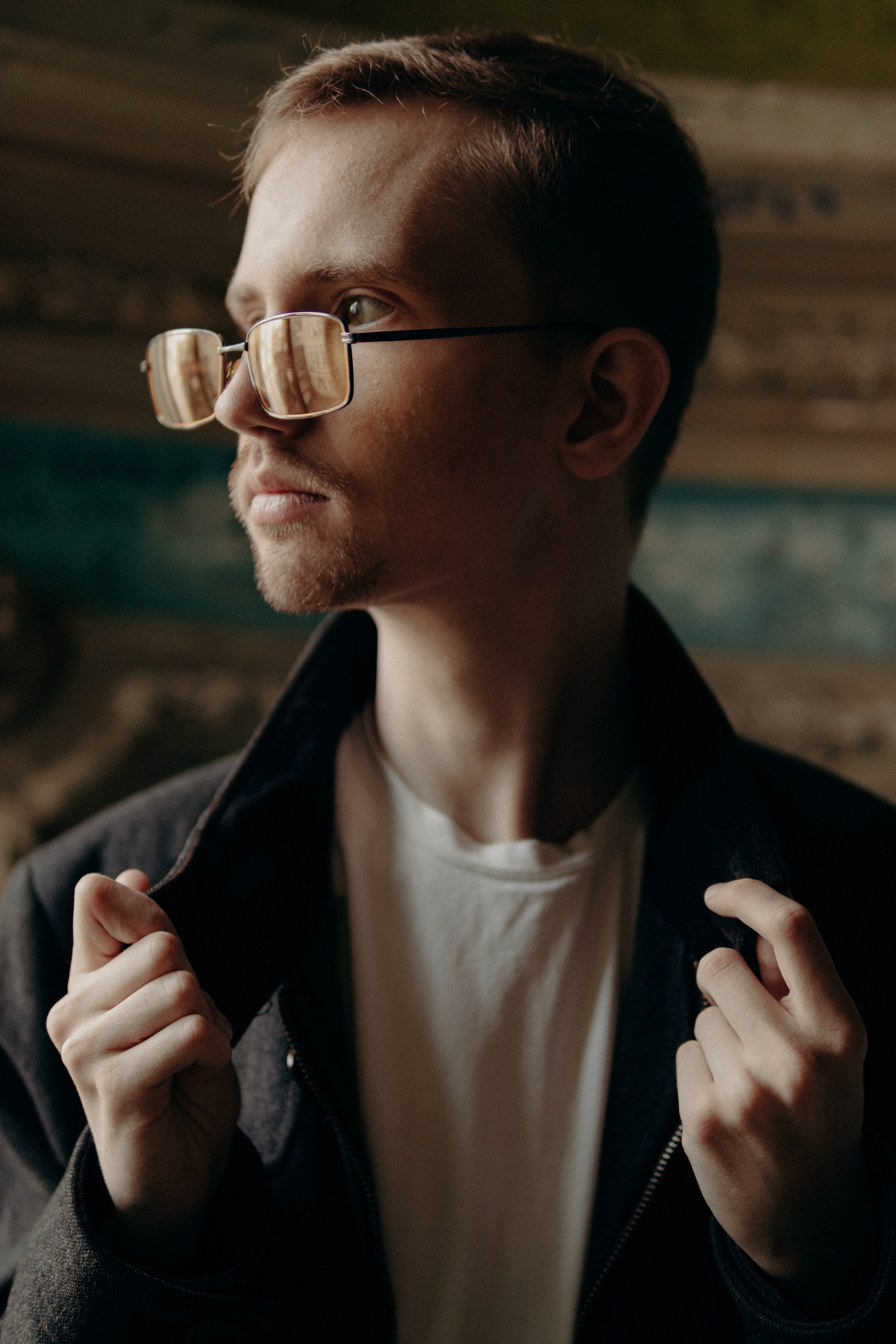 Фотосессия молодых людей в старинном подъезде. Фотограф в Ростове-на-Дону Игорь Апасеев