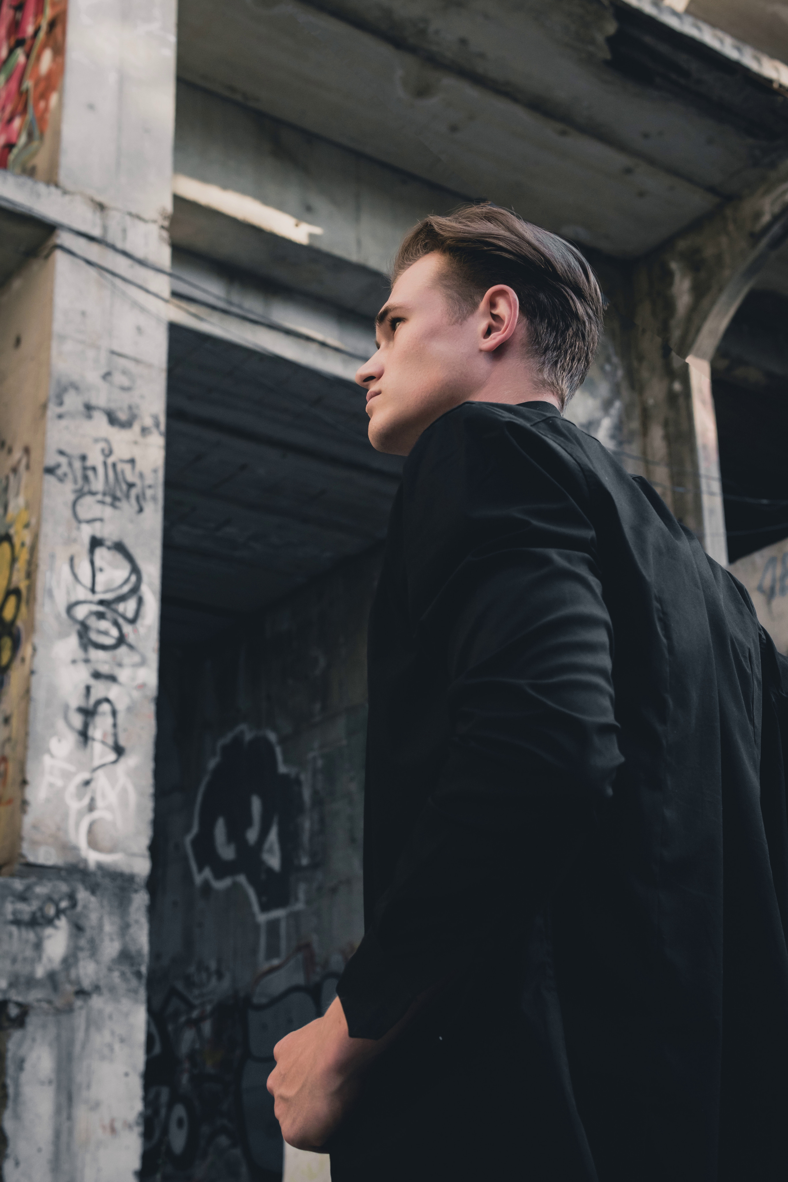 Фотосессия возле заброшенного дома. Фотограф в Ростове-на-Дону Игорь Апасеев