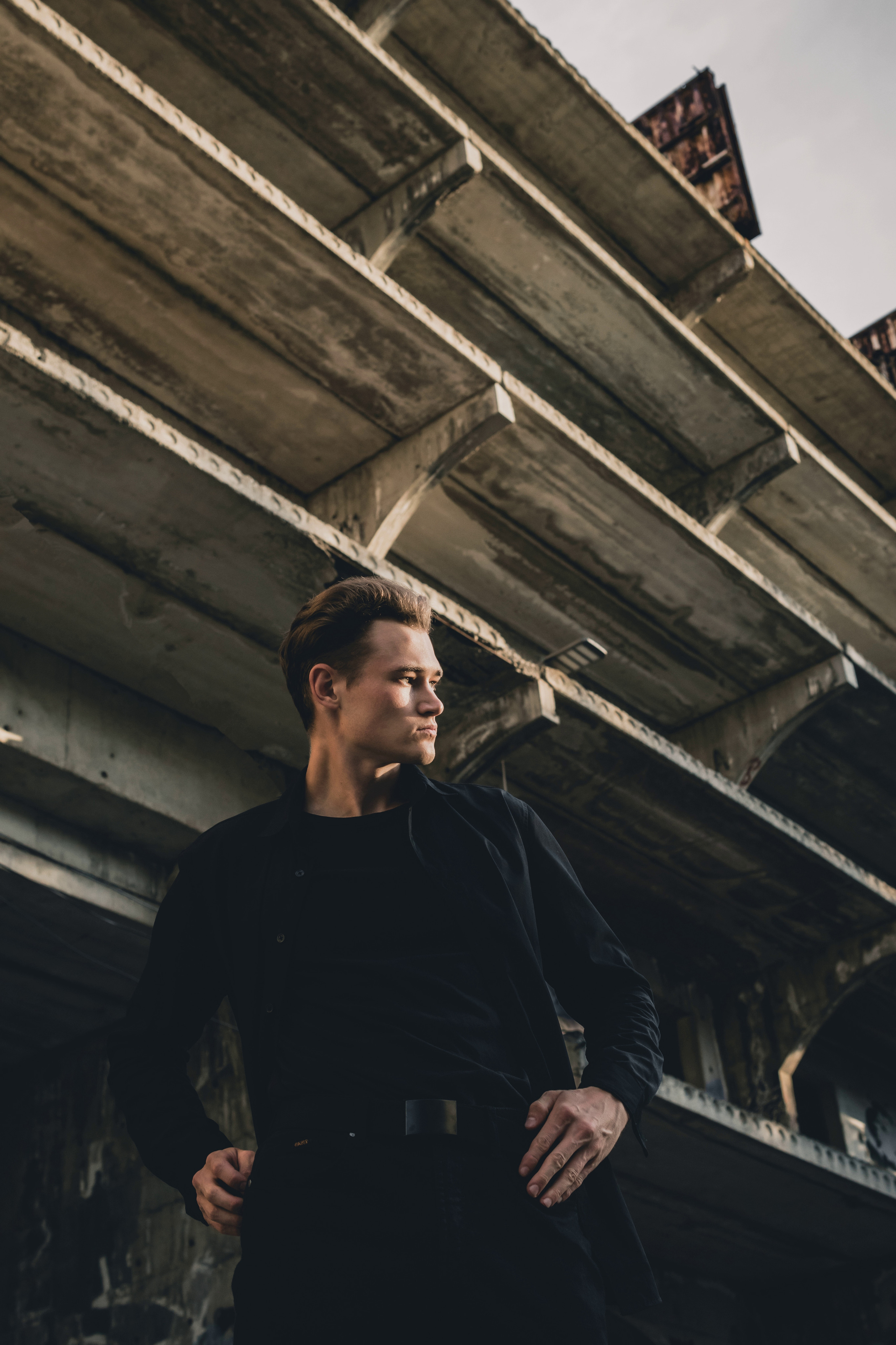 Фотосессия возле заброшенного дома. Фотограф в Ростове-на-Дону Игорь Апасеев