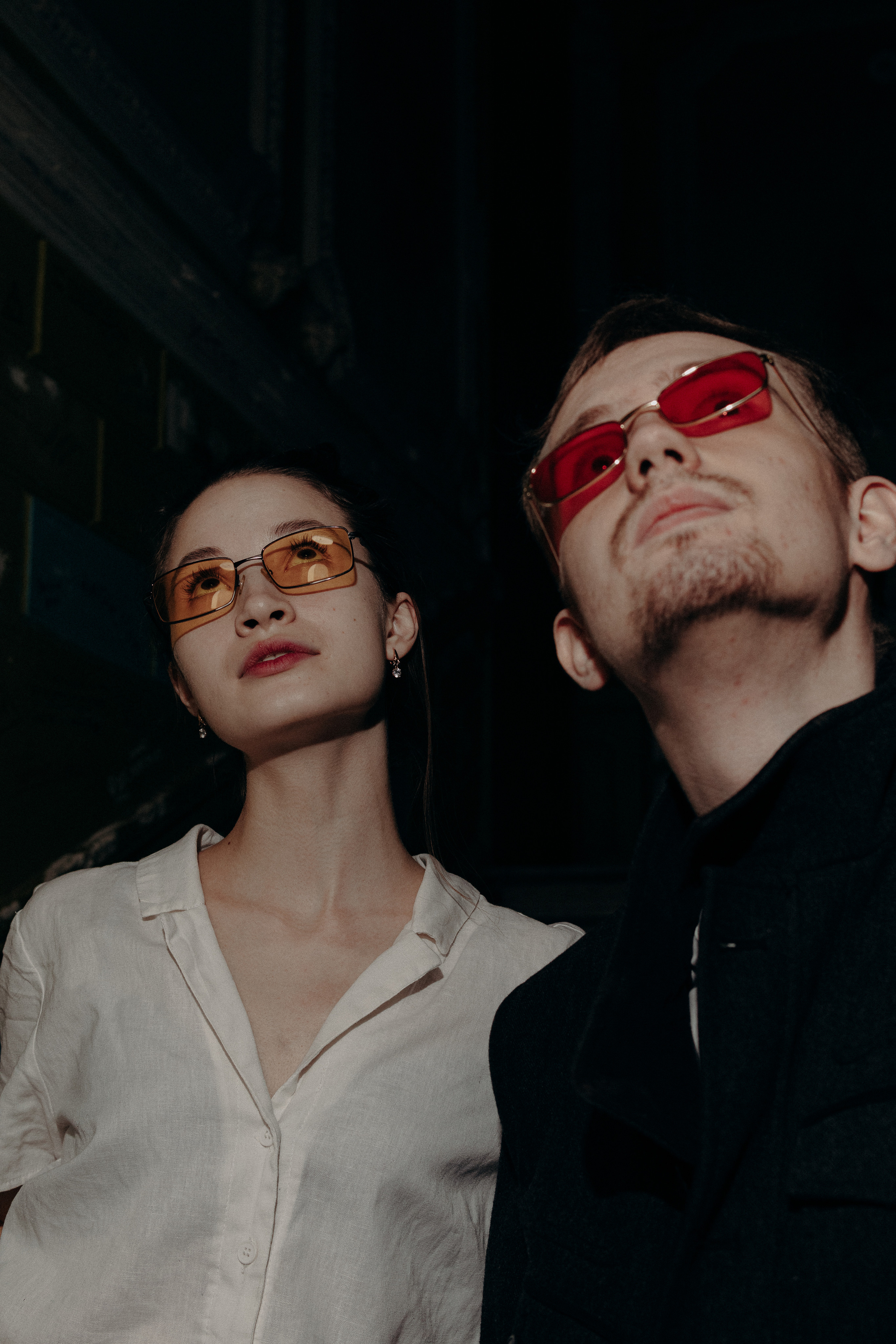 Фотосессия молодых людей в старинном подъезде. Фотограф в Ростове-на-Дону Игорь Апасеев