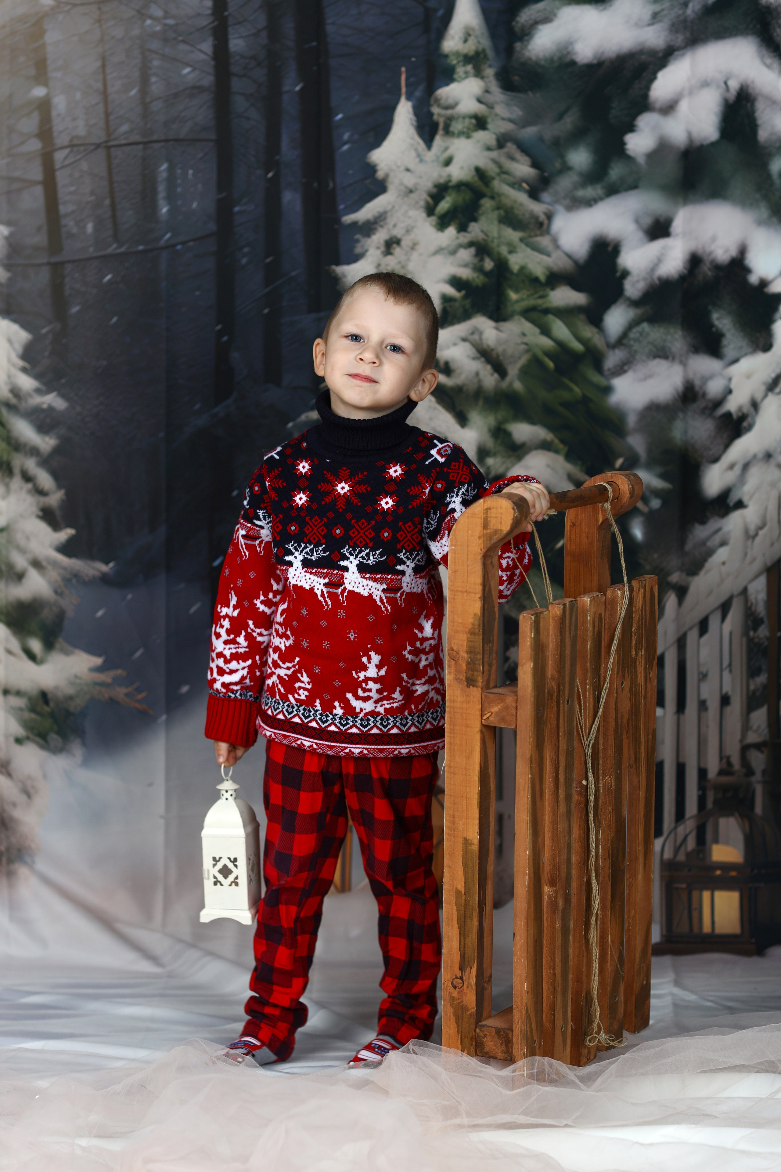 Фотозона «Новогодняя» школьная. Выпускные альбомы в Тюмени для школ, садов, вузов спортивных секций