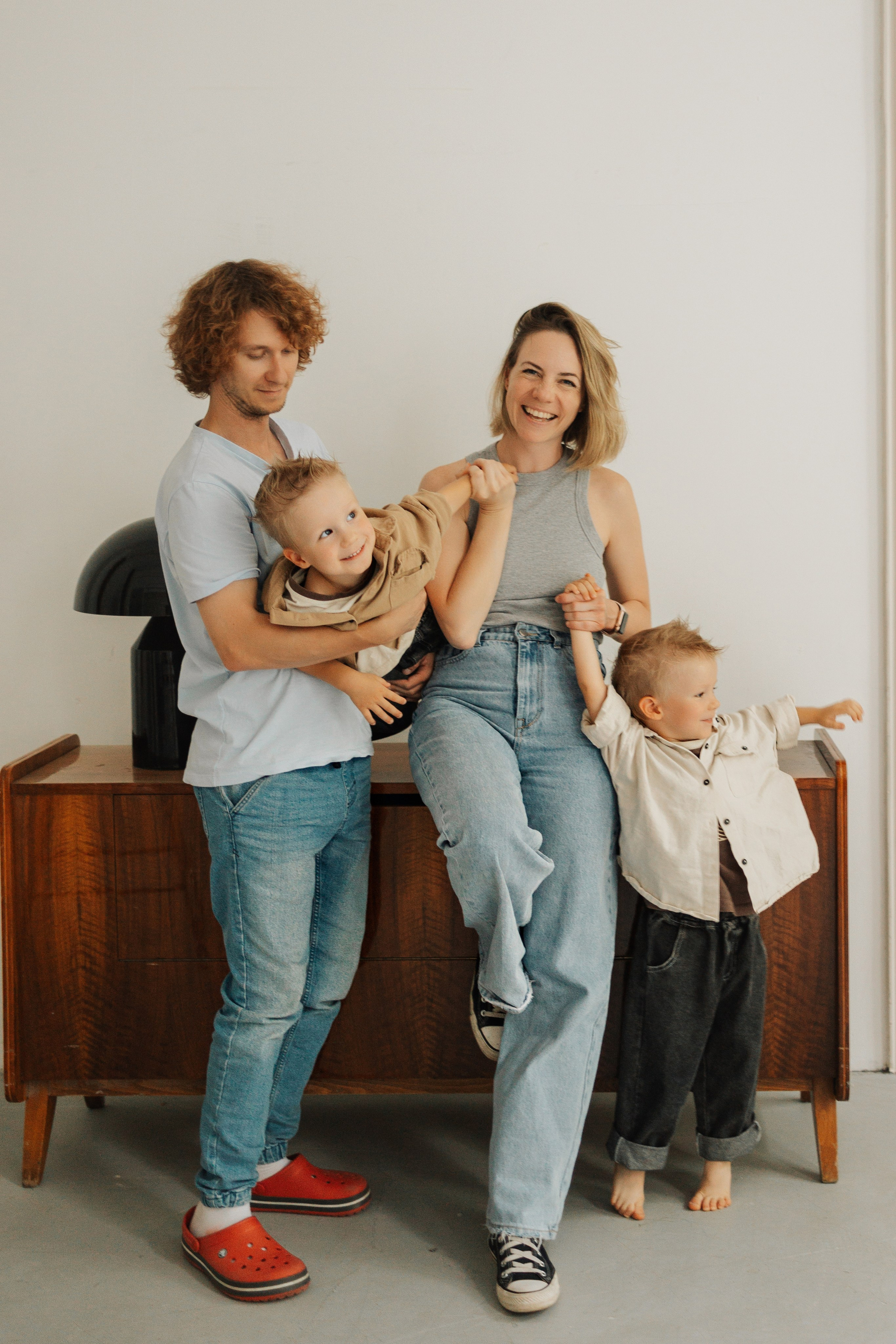 Семейная Фотосессия в Студии с Детьми: Уют, Волшебство и Ваши Счастливые Моменты. Семейный Фотограф Москва: Семья, Love Story, Контент для Блога/Маркетплейсов