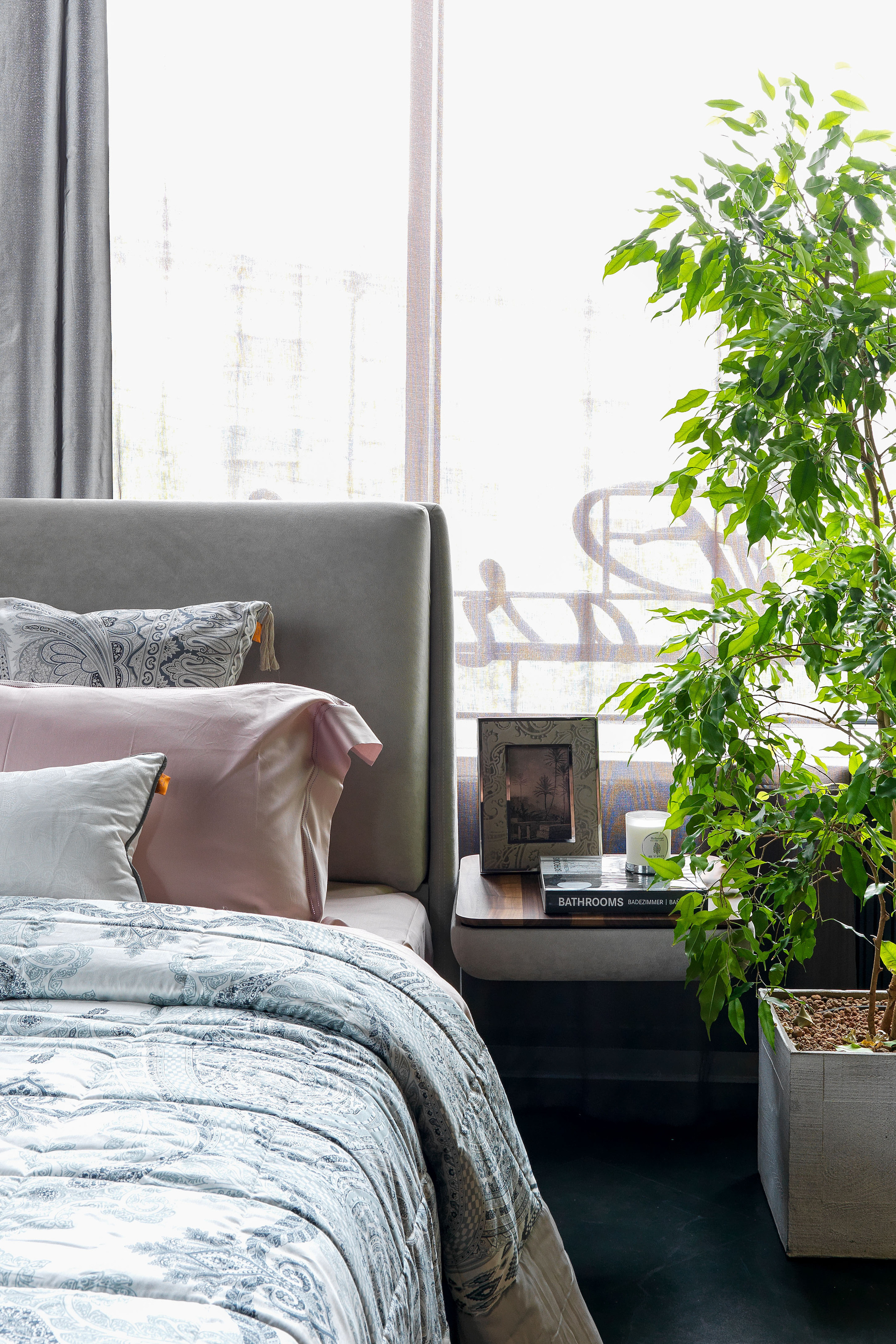 Icon showroom. Elizarova Design Studio