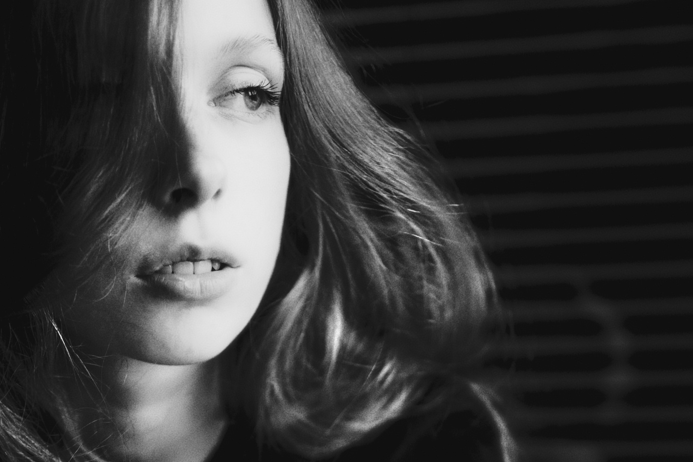 Портретный фотограф и видеограф в Москве Кошеренкова Екатерина. Черно белая-съёмка. Минимализм