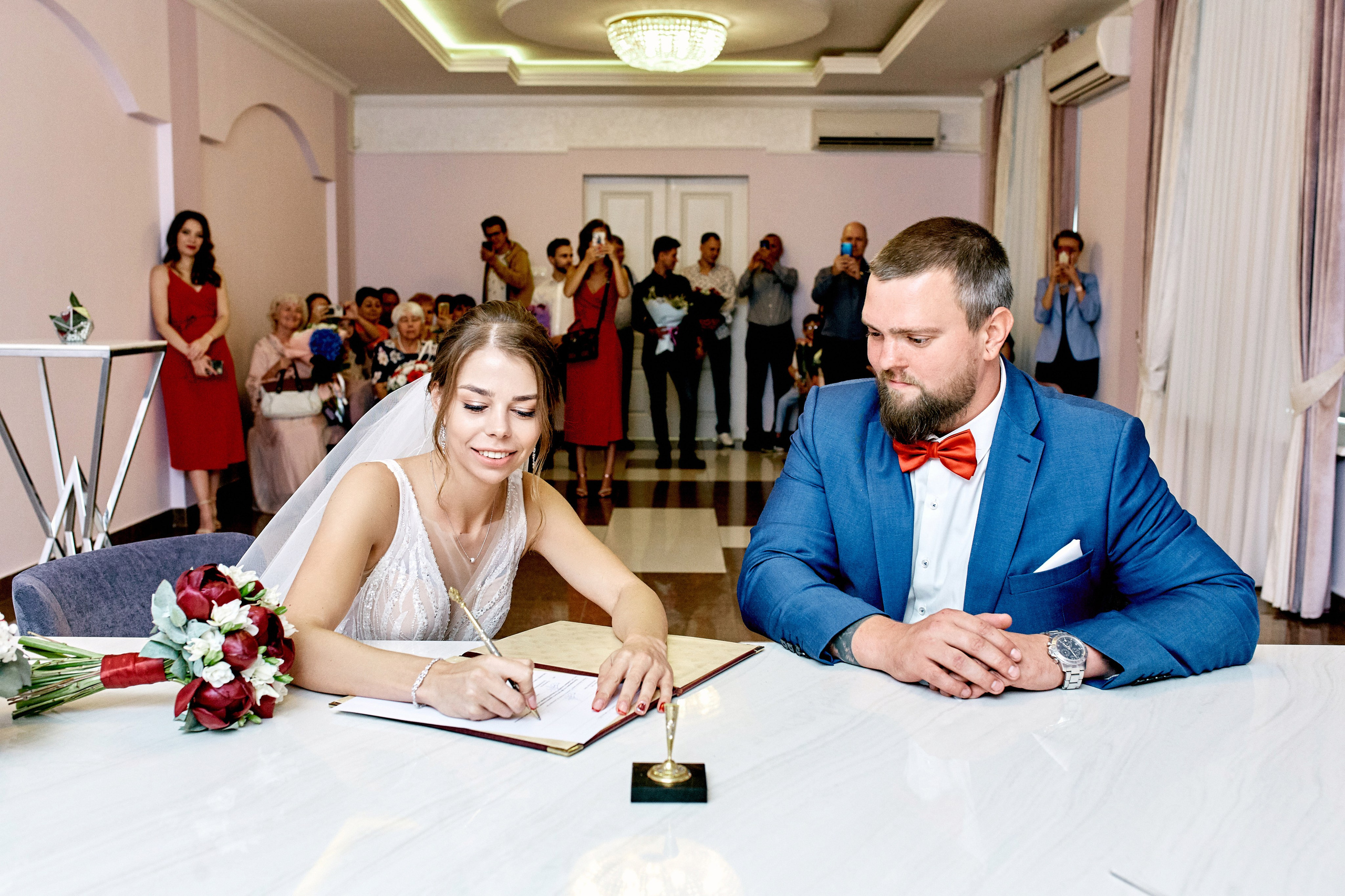 Фотограф в Гагаринском ЗАГС проводит фотосессию для Алексея и Юлии в Москве – фотосъёмка росписи