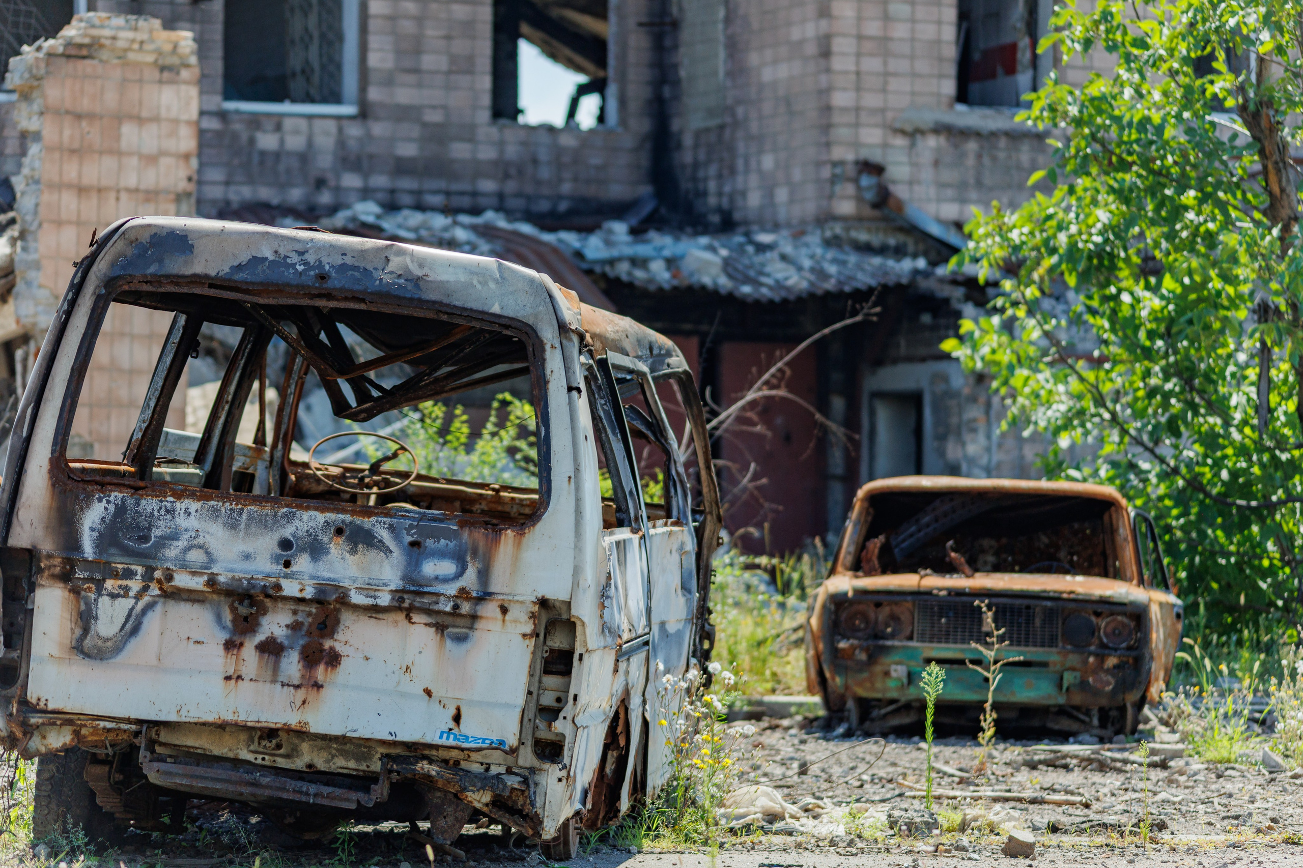 Мариуполь 2025 год, сгоревшие машины