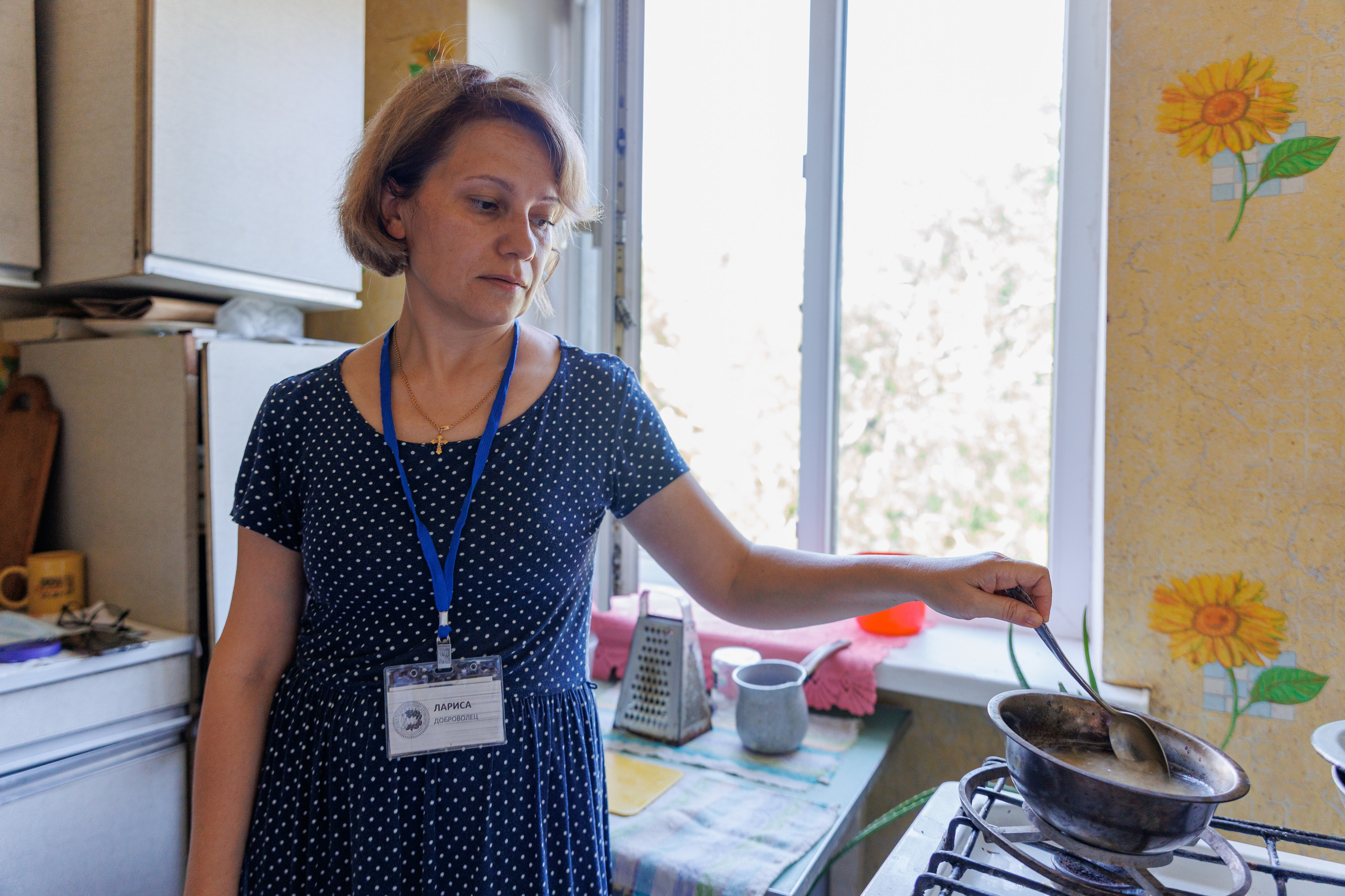 Волонтеры синодального отдела русской православной церкви в Мариуполе