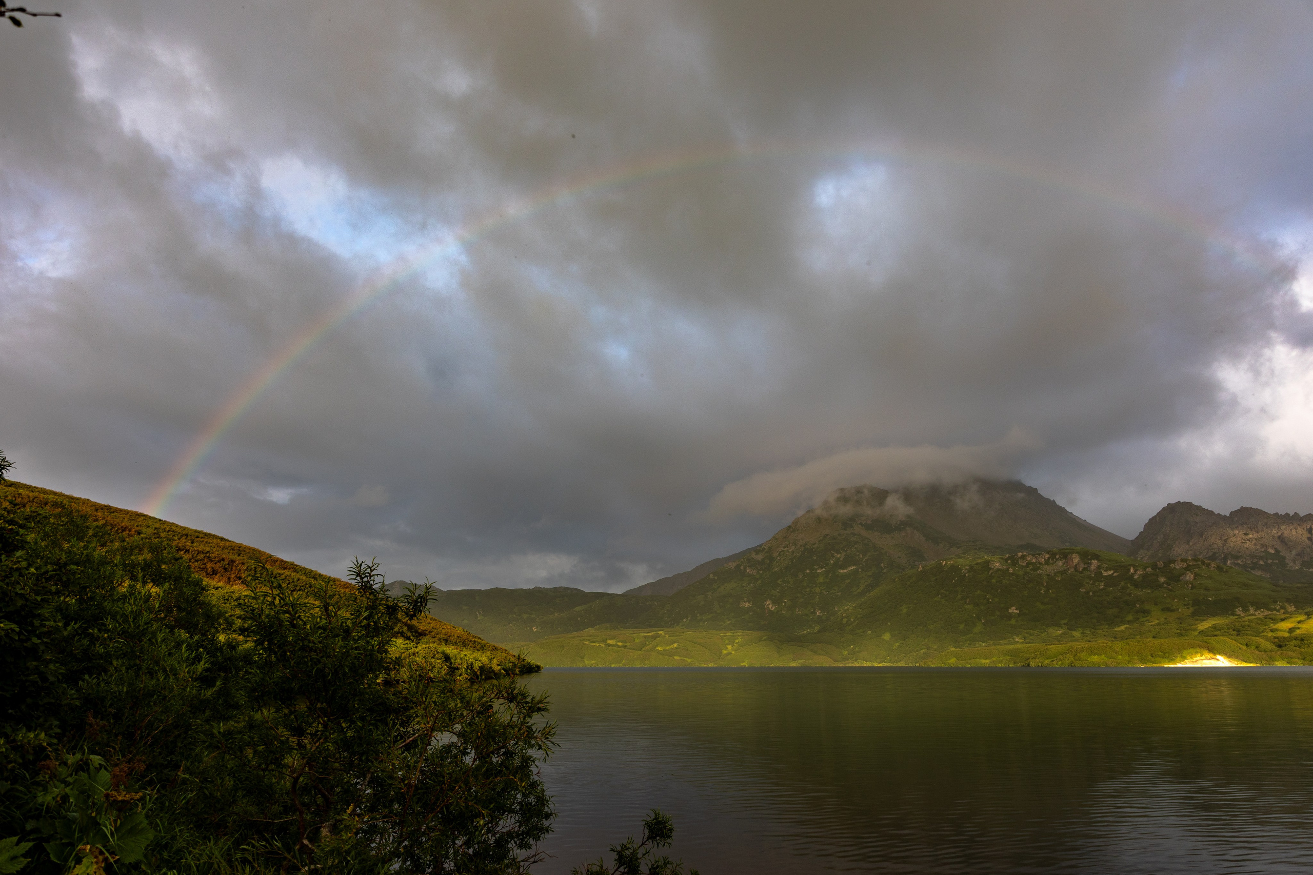 Озеро Витаминное и вулкан Дикий Гребень