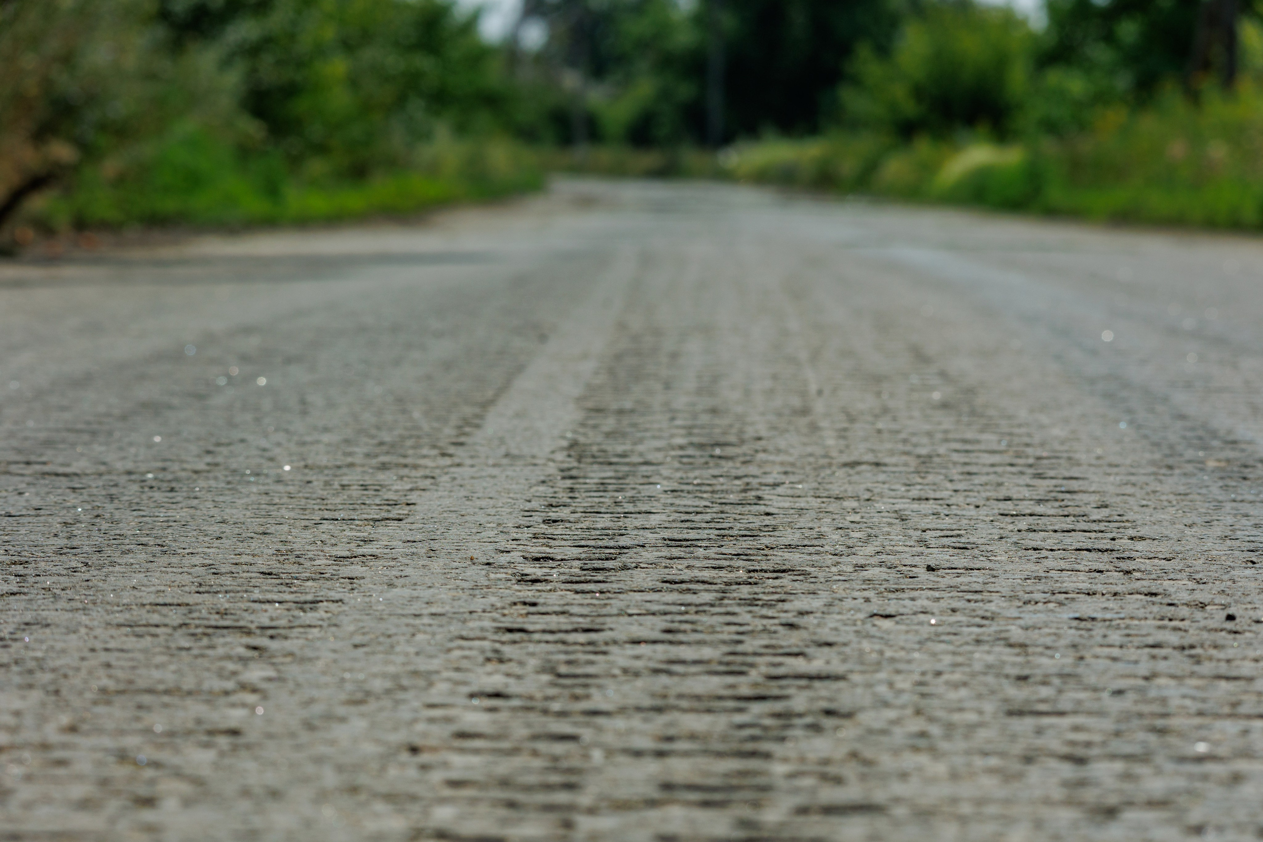 Авдеевка, дорога со следами гусениц