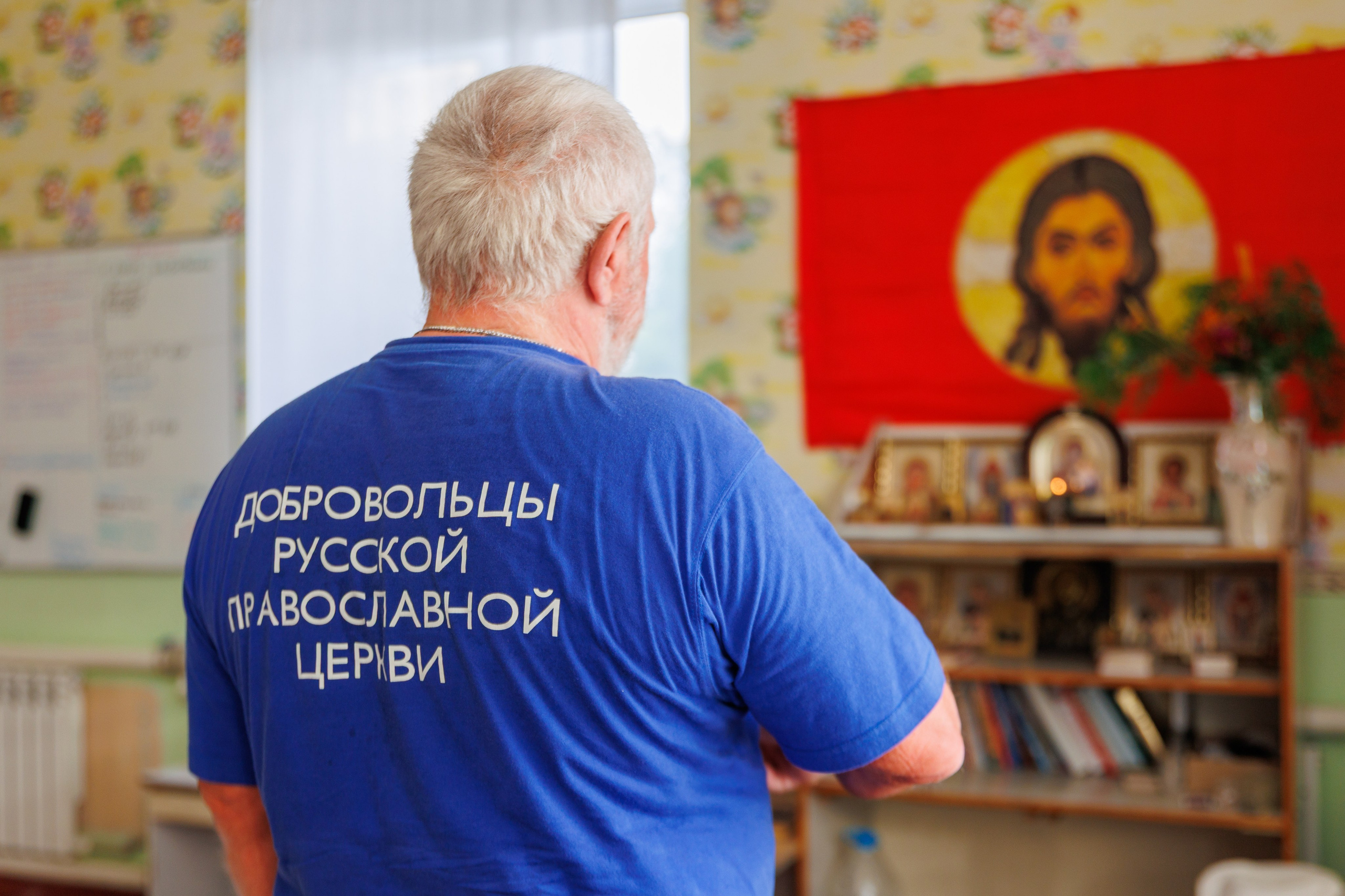 Добровольцы русской православной церкви на служении