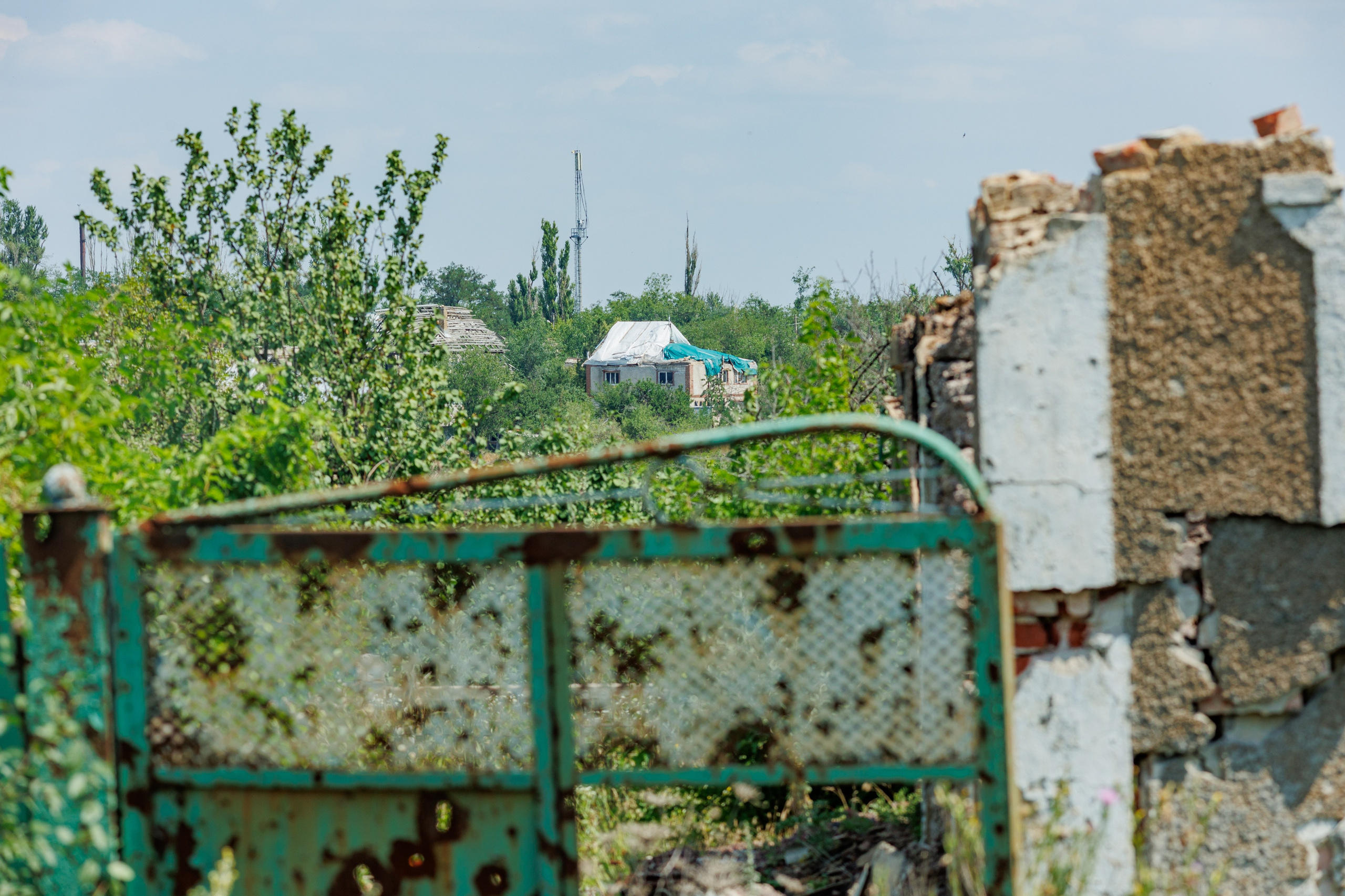 Авдеевка, разрушенный дом в частном секторе