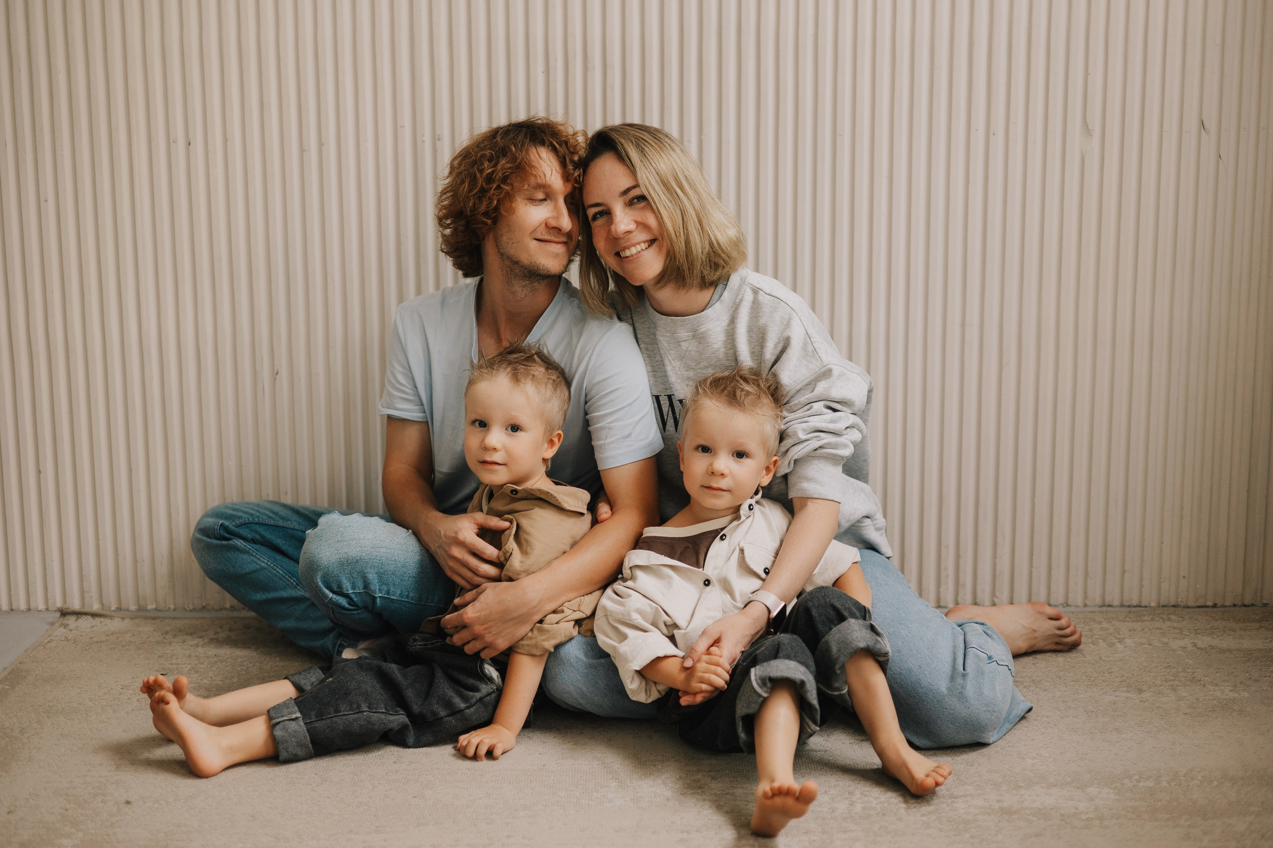 Семейная Фотосессия в Студии с Детьми: Уют, Волшебство и Ваши Счастливые Моменты. Семейный Фотограф Москва: Семья, Love Story, Контент для Блога/Маркетплейсов