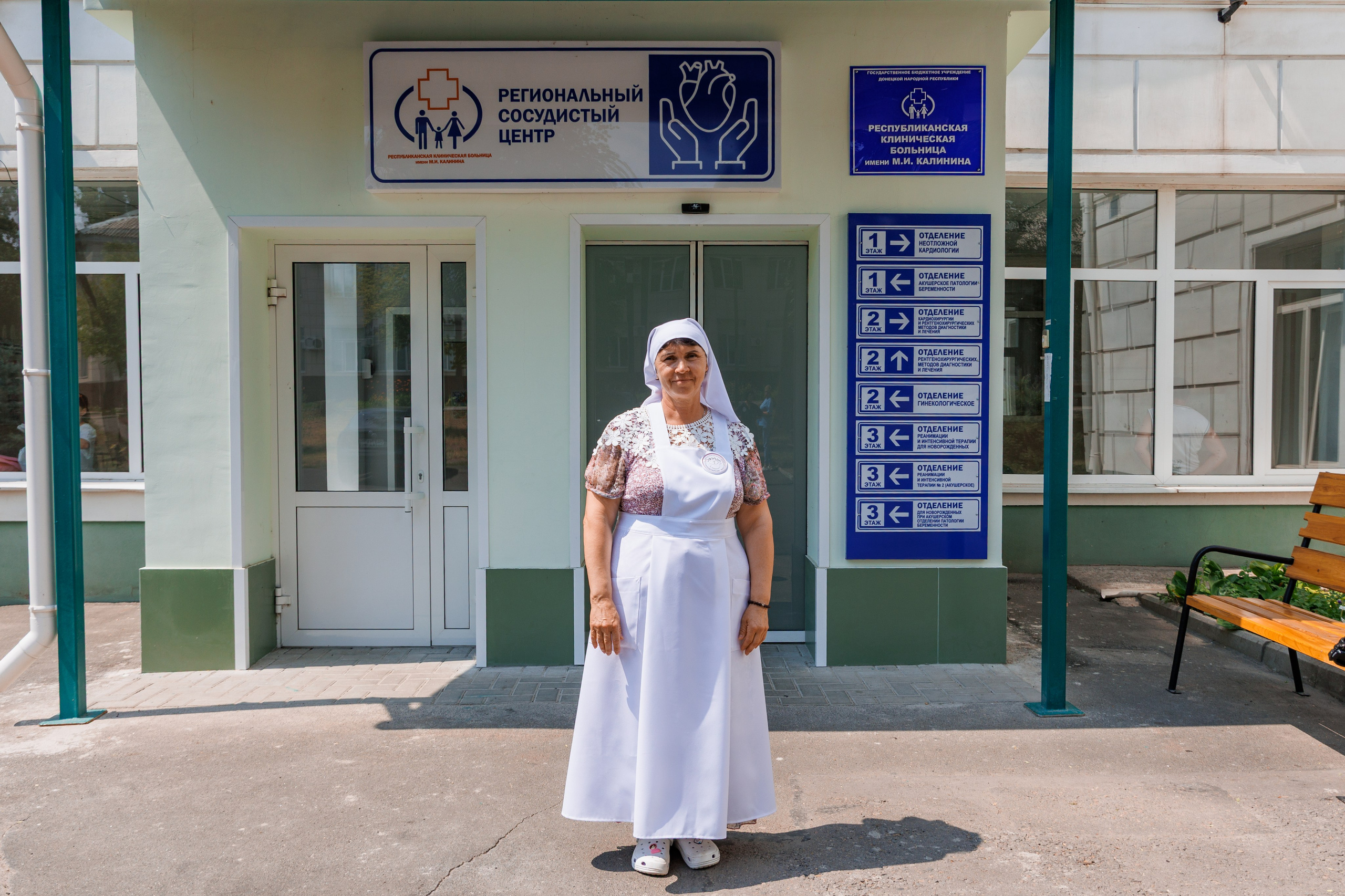 Волонтеры синодального отдела русской православной церкви в клинике Донецка