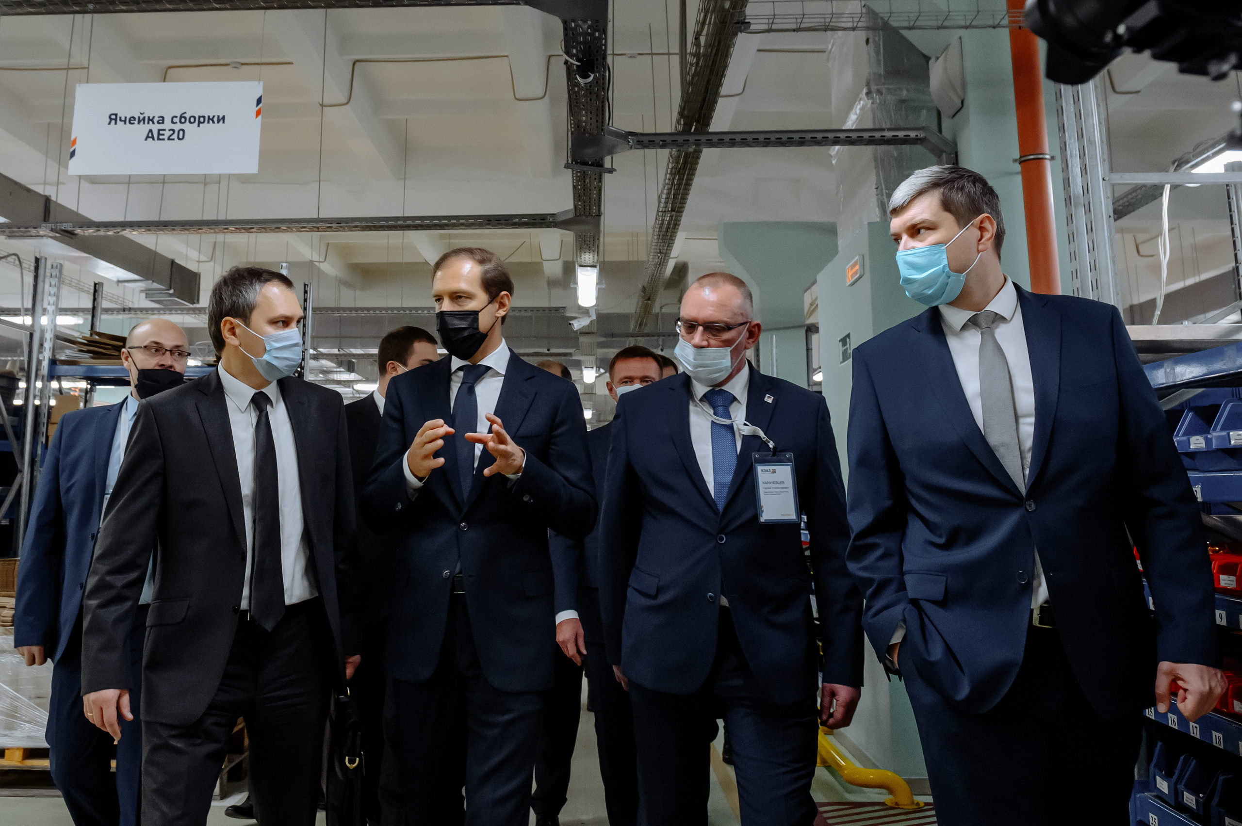 Визит министра промышленности и торговли на завод КЭАЗ. Репортажный и свадебный фотограф в Курске Борис Захарчук