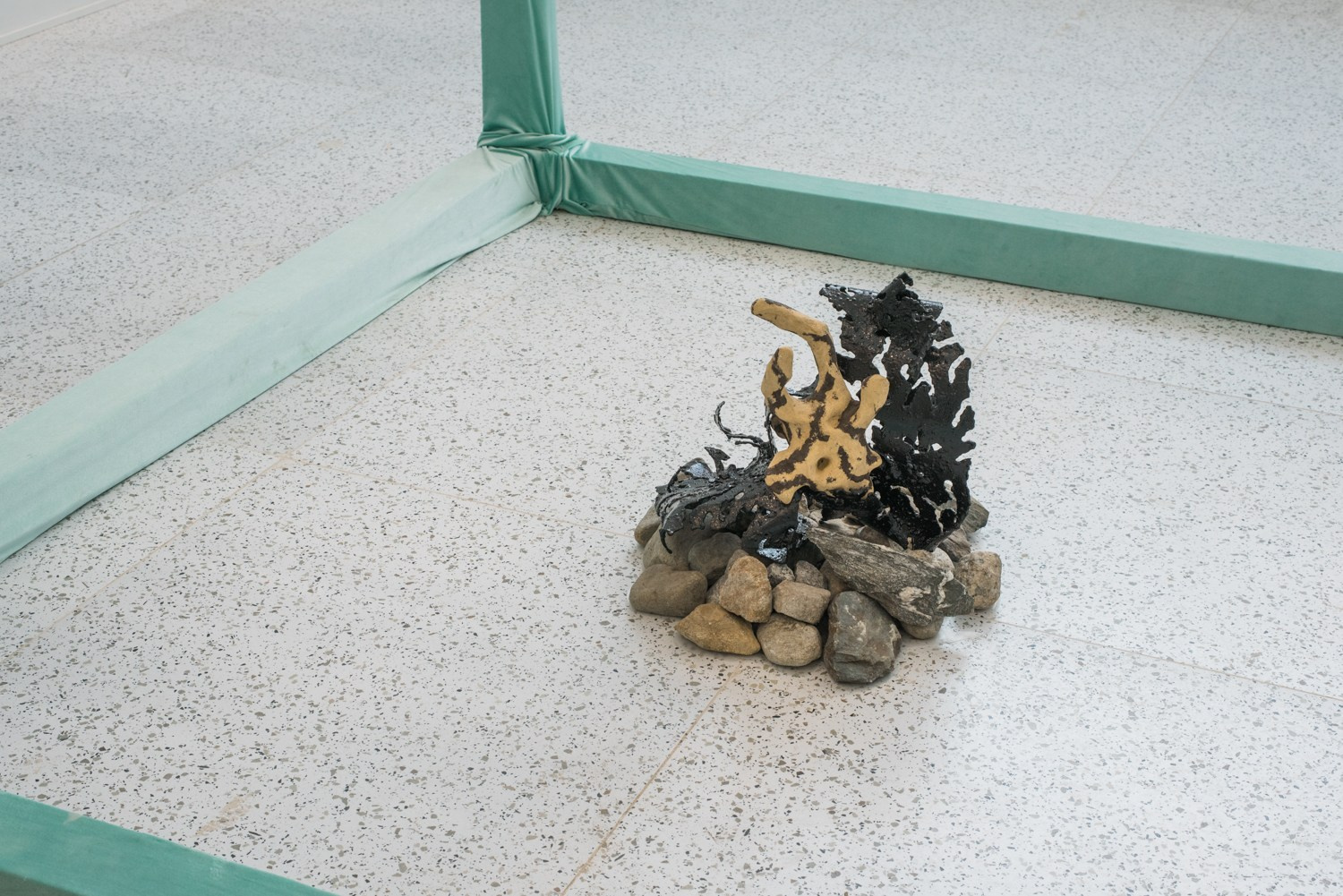 ''Как отрастить кожу'' выставка Яны Васильевой в ''Сиянии'' 8.06-1.08