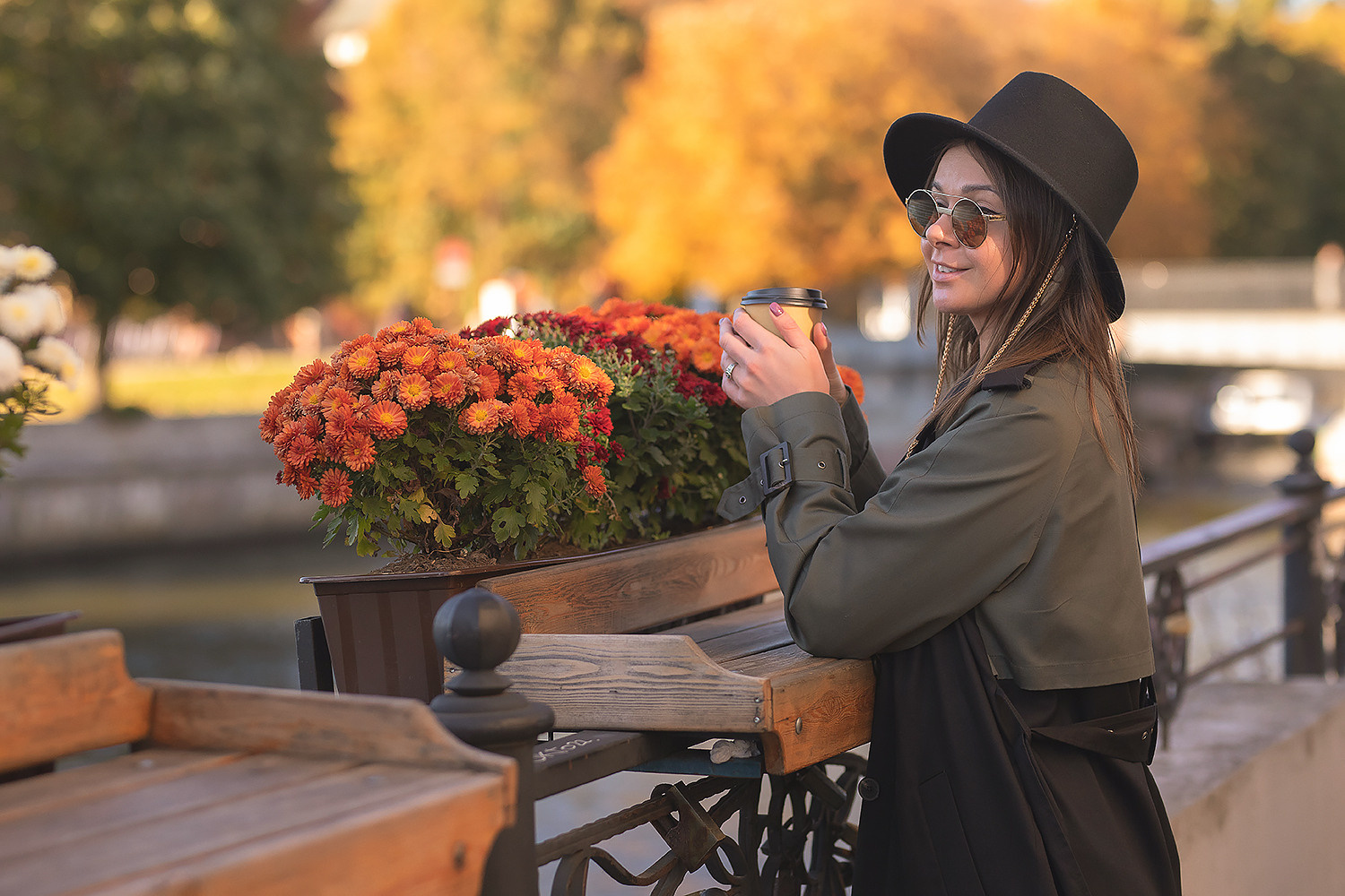 Остров Канта. Осенью особенно красив. Есть парк для прогулок и кафе для перекуса.