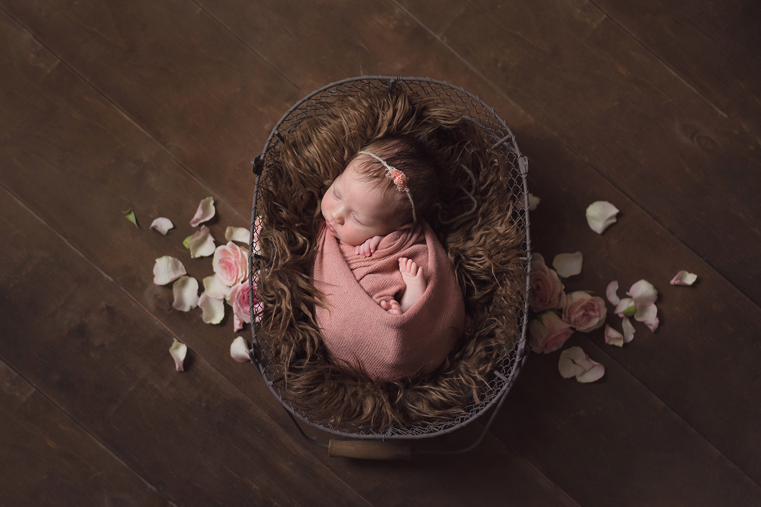 Фотосессия новорожденного в Пскове. Фотограф новорожденных , семейный и  детский фотограф в Пскове Иванова