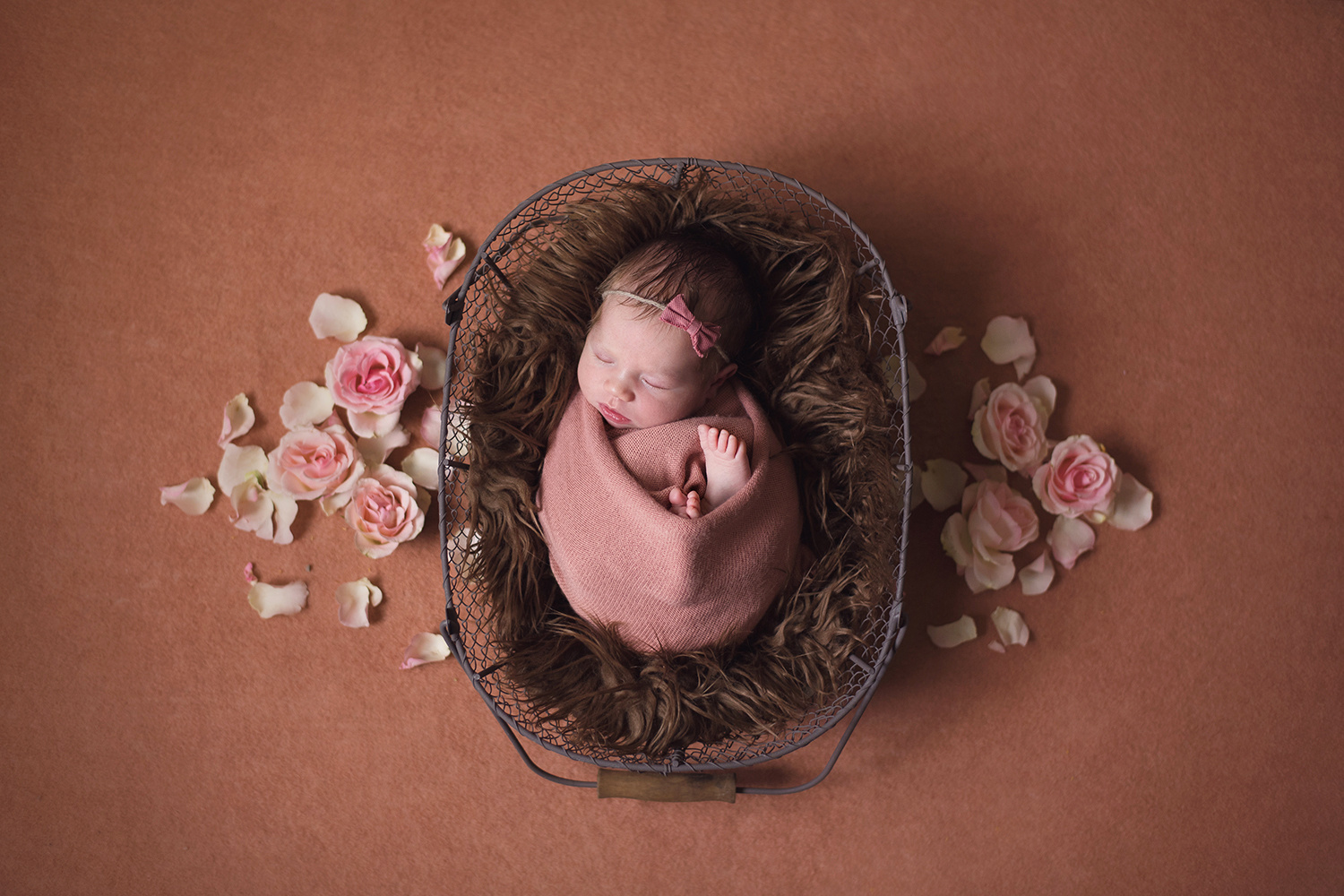 Фотосессия новорожденного в Пскове. Фотограф новорожденных , семейный и  детский фотограф в Пскове Иванова
