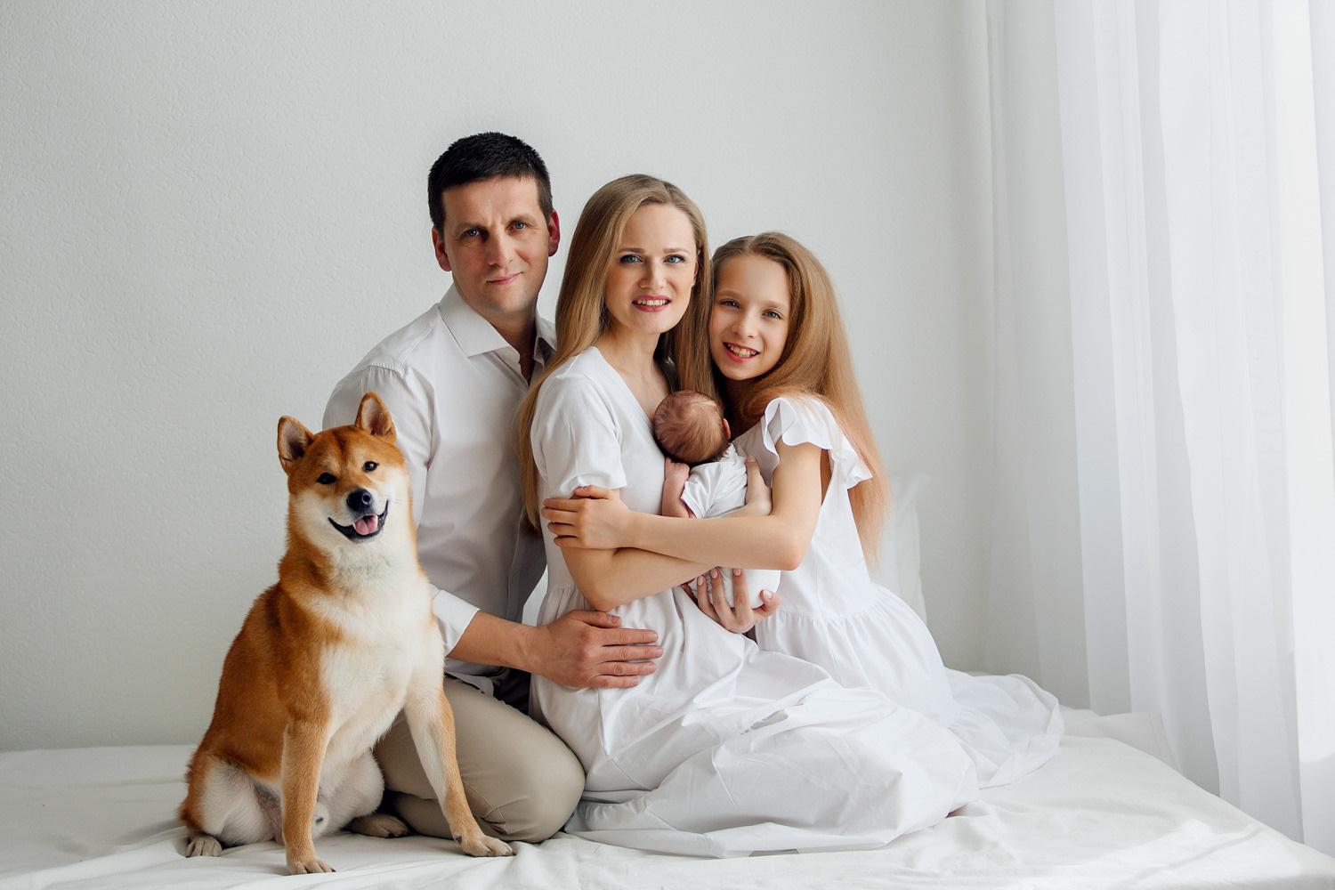 Домашние питомцы на детской фотосессии. Фотограф новорожденных Оксана Полевская