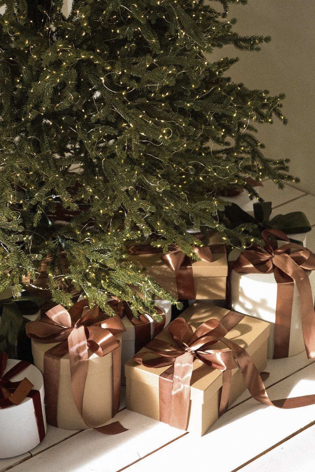 Новогодняя фотосессия с елкой и подарками | Студия Модо Ростов-на-Дону