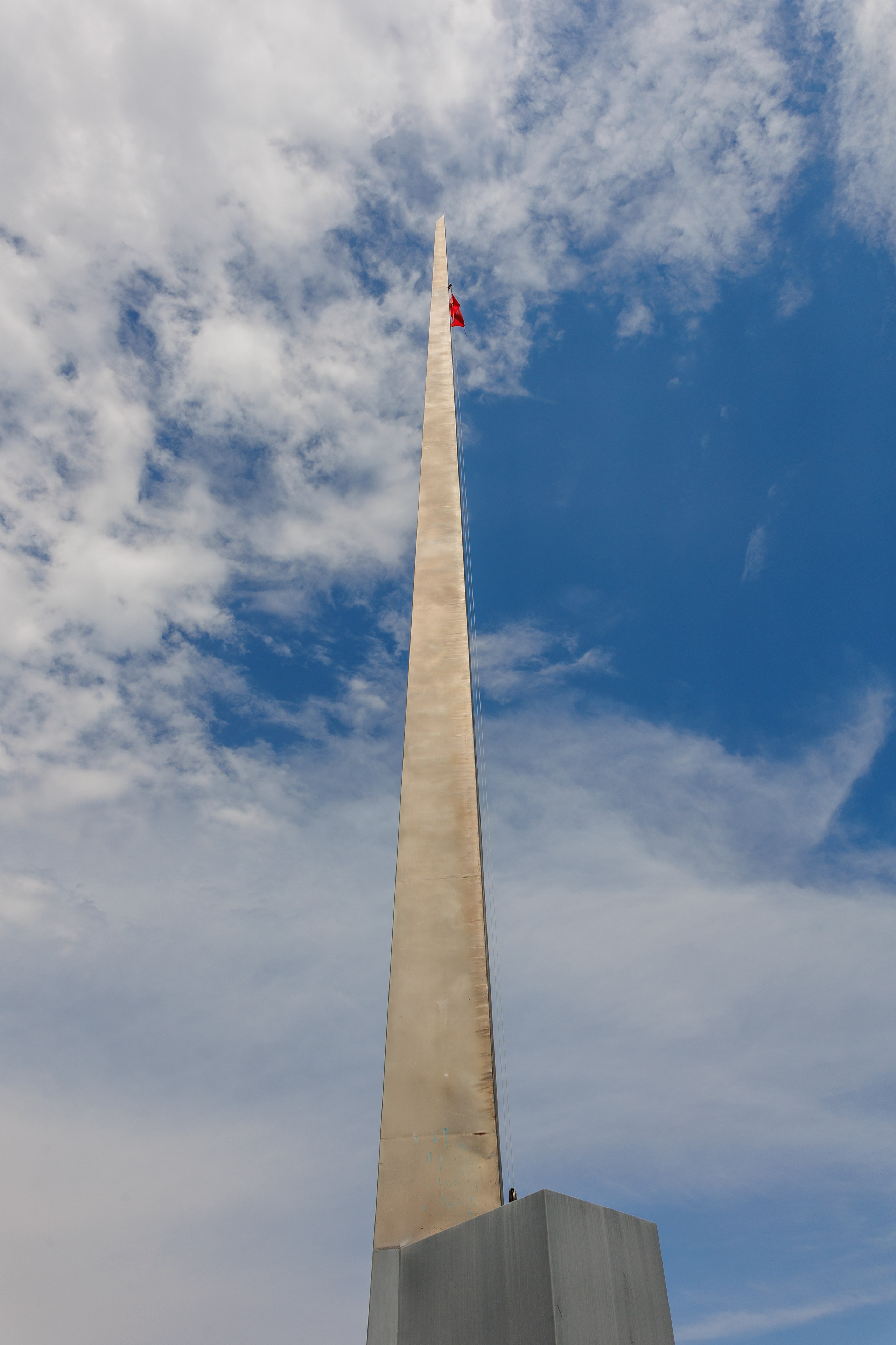 Мариуполь, стела Победы