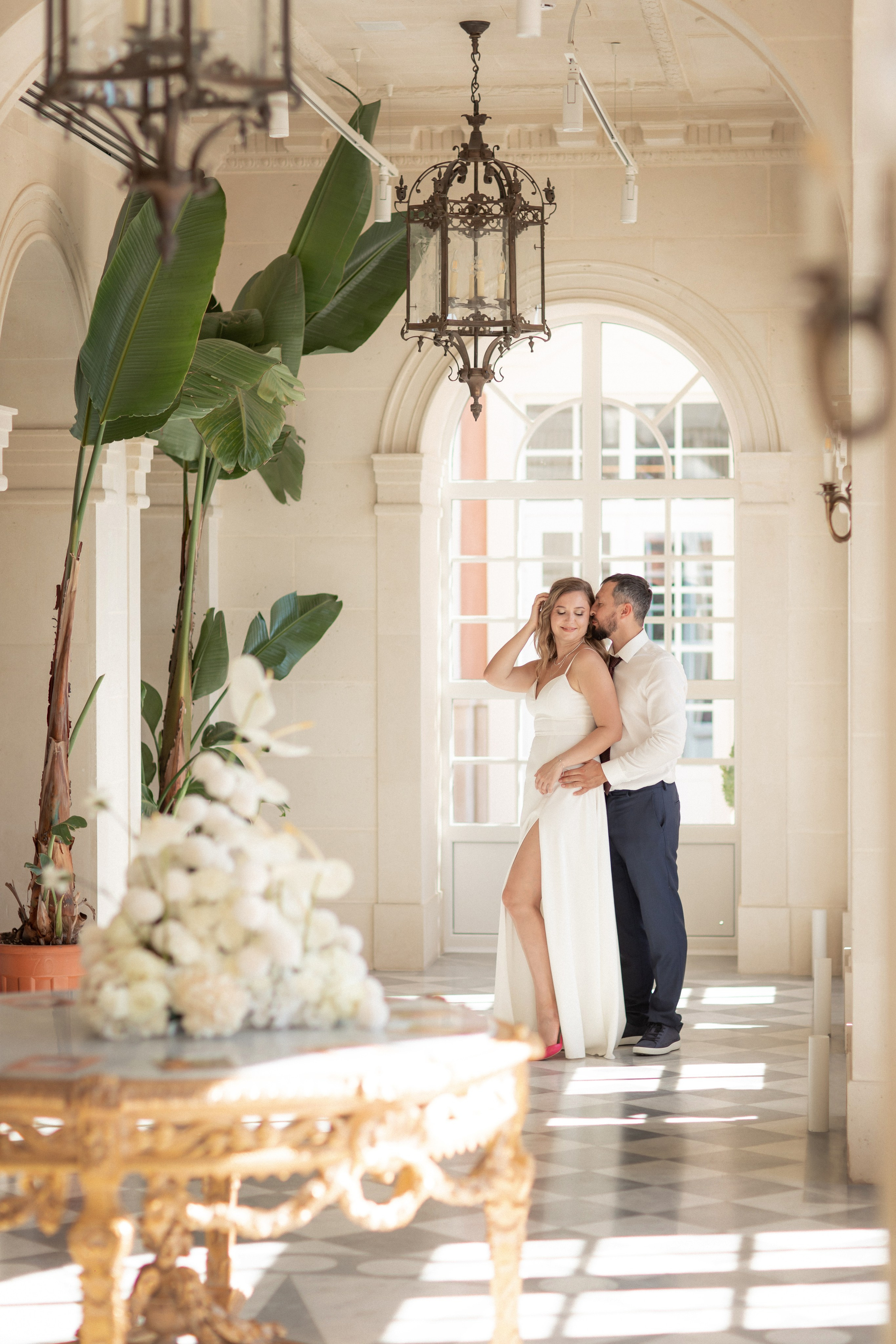 Жених и невеста в ресторане Шато де Талю