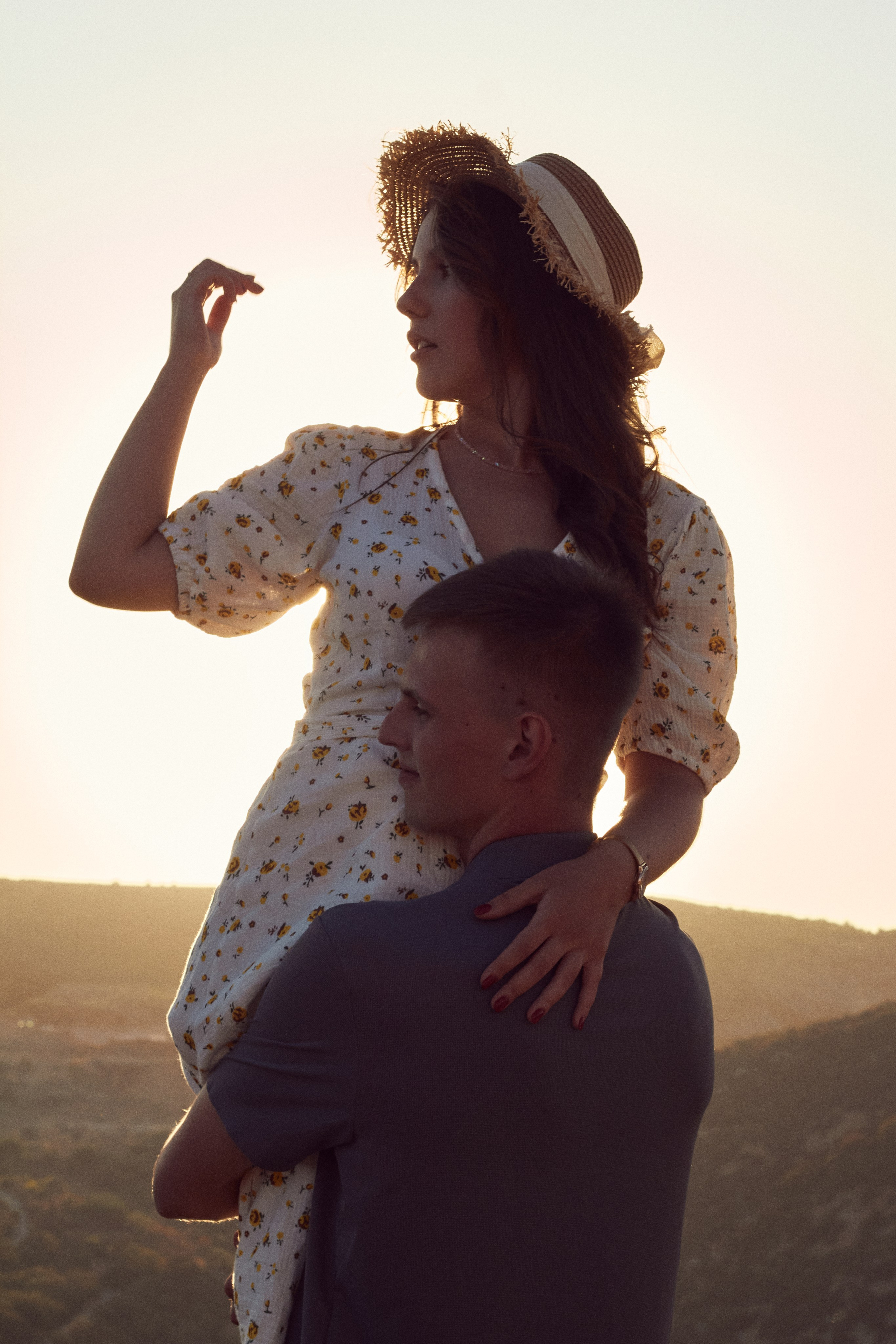 Фотосессия love story для двоих на закате, лучшие love story Крым, фотограф Роман Скрипкин