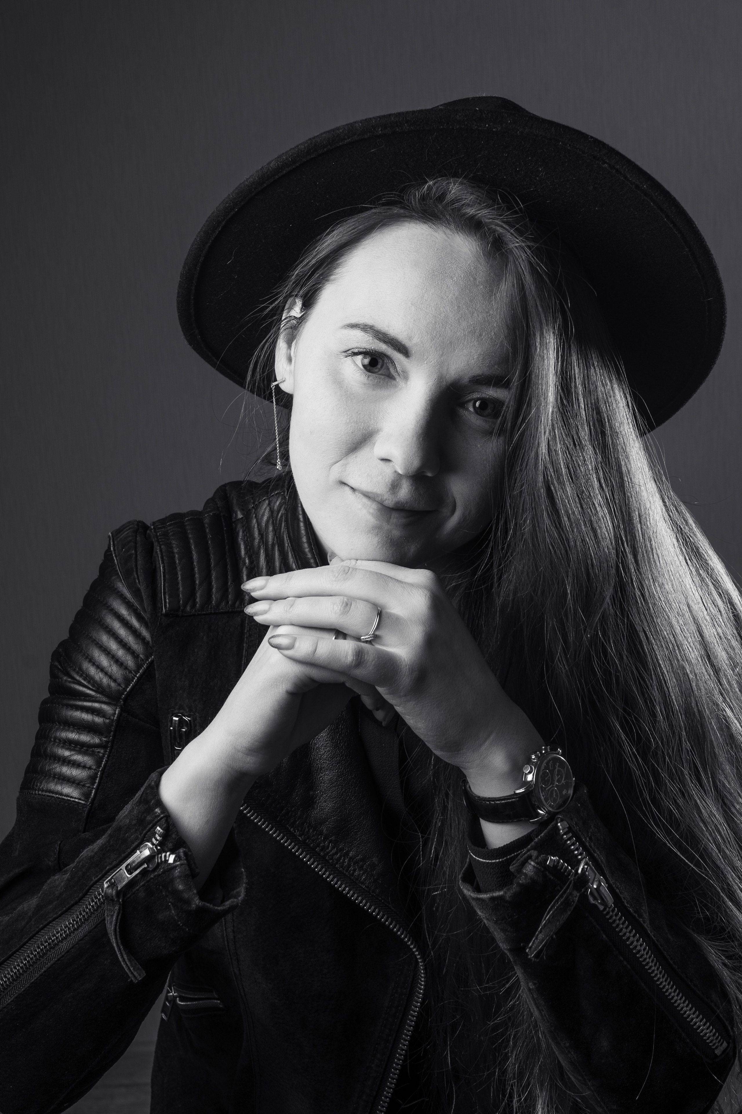 Контакты. Профессиональная фотография и ретушь в Санкт-Петербурге