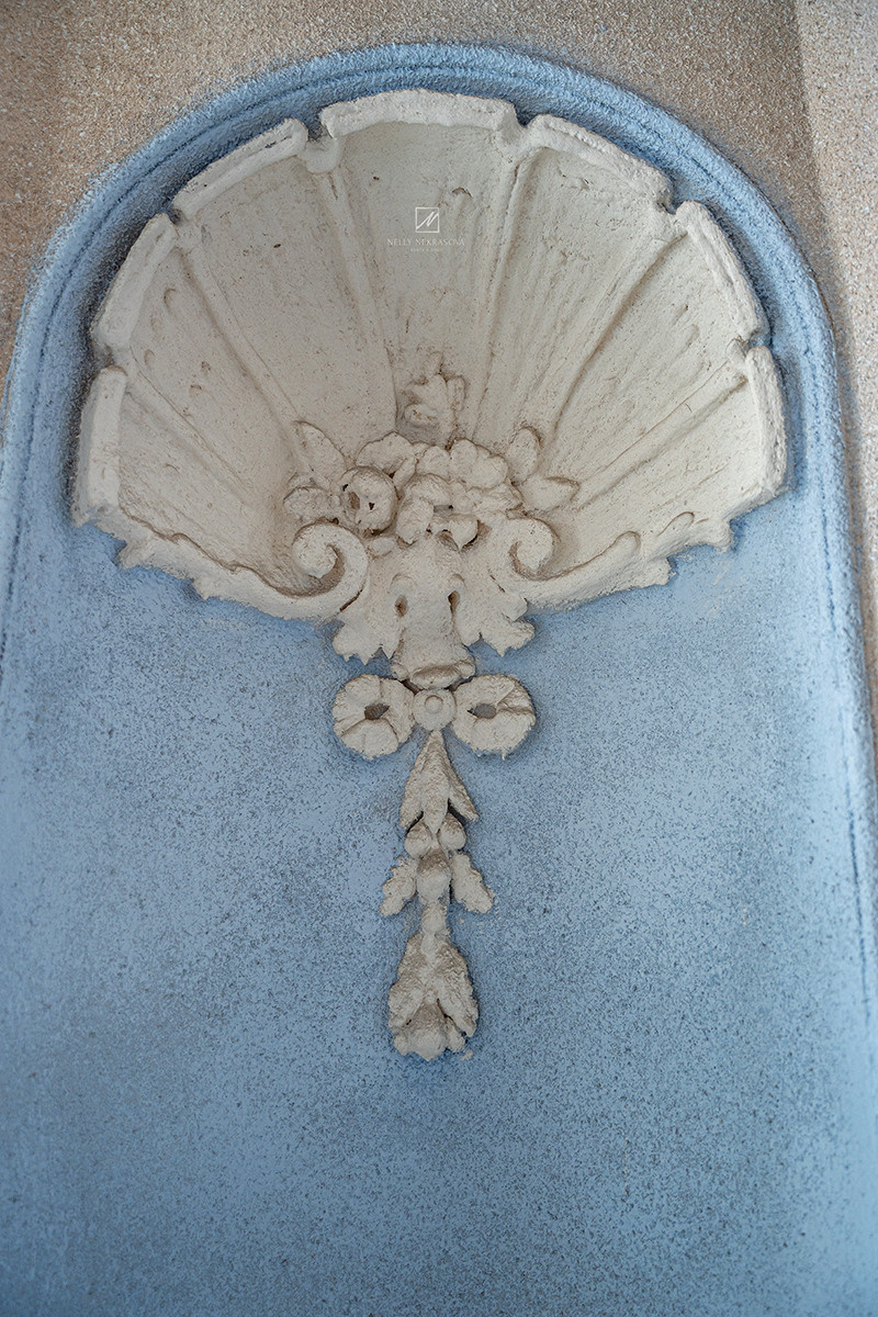 Голубая парадная в районе Чернышевской. Фотограф и искусствовед в Туле и Санкт-Петербурге Нелли Некрасова