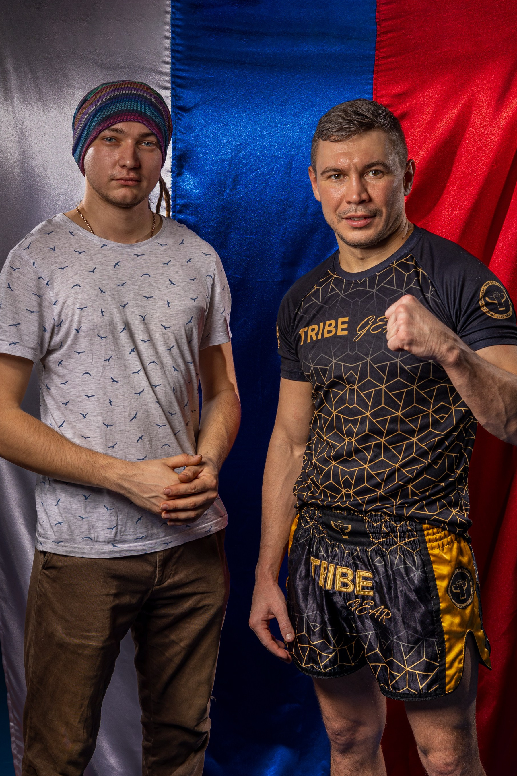 Алексей Ульянов Чемпион RCC Fair fight Девятикратный чемпион России портрет на фоне флага Прокопьевск Кемерово Кузбасс Сергей князев спортивная фотография