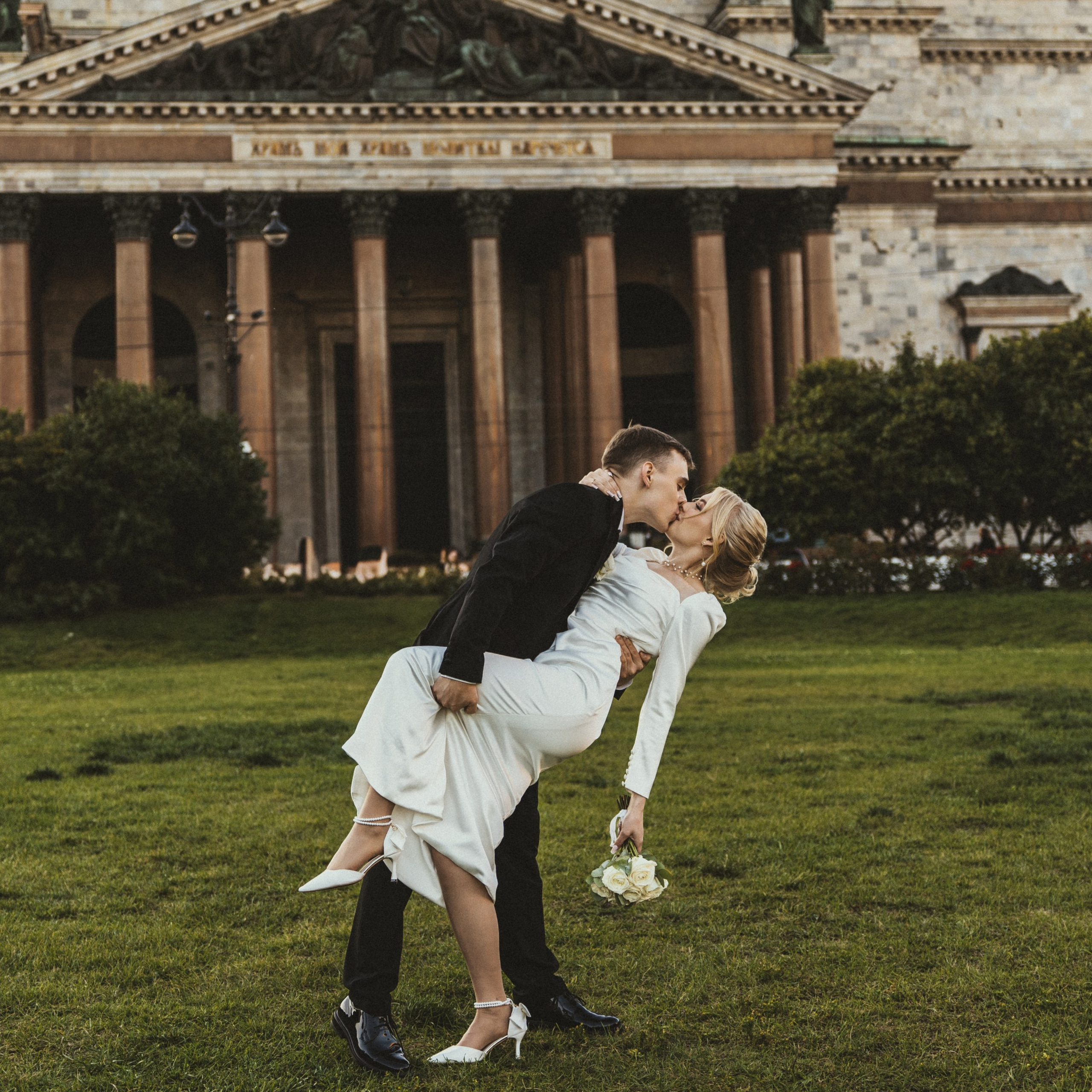 Свадебная фотосессия в Санкт-Петербурге. Свадебный фотограф Санкт-Петербург. Свадебный фотограф СПб. Свадебный фотограф Питер. Фотосессия в загсе. Свадьба для двоих