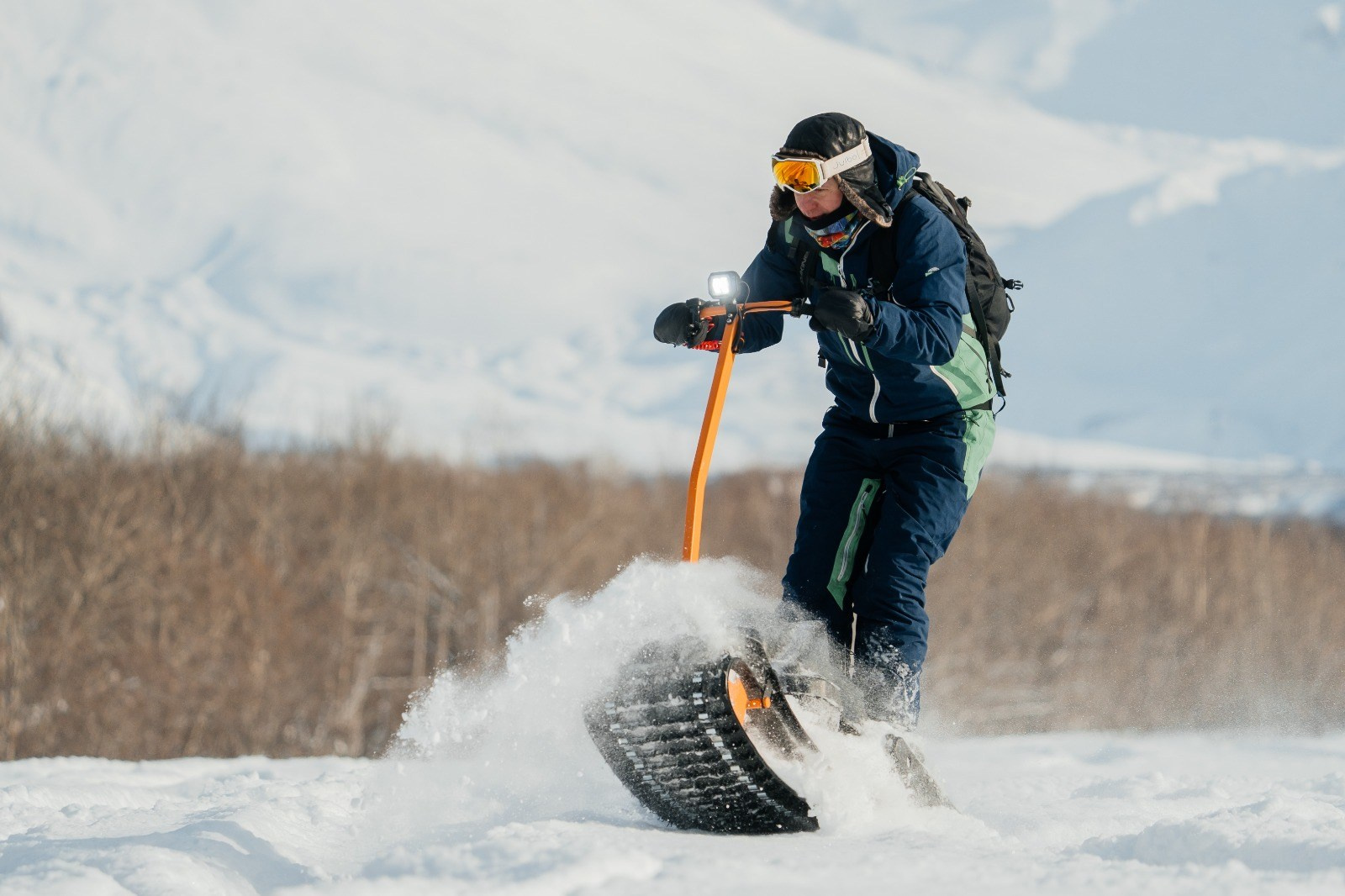 Катание на мотосноуборде. Время Камчатки: чтобы найти свой путь, нужно скорость умножить на время