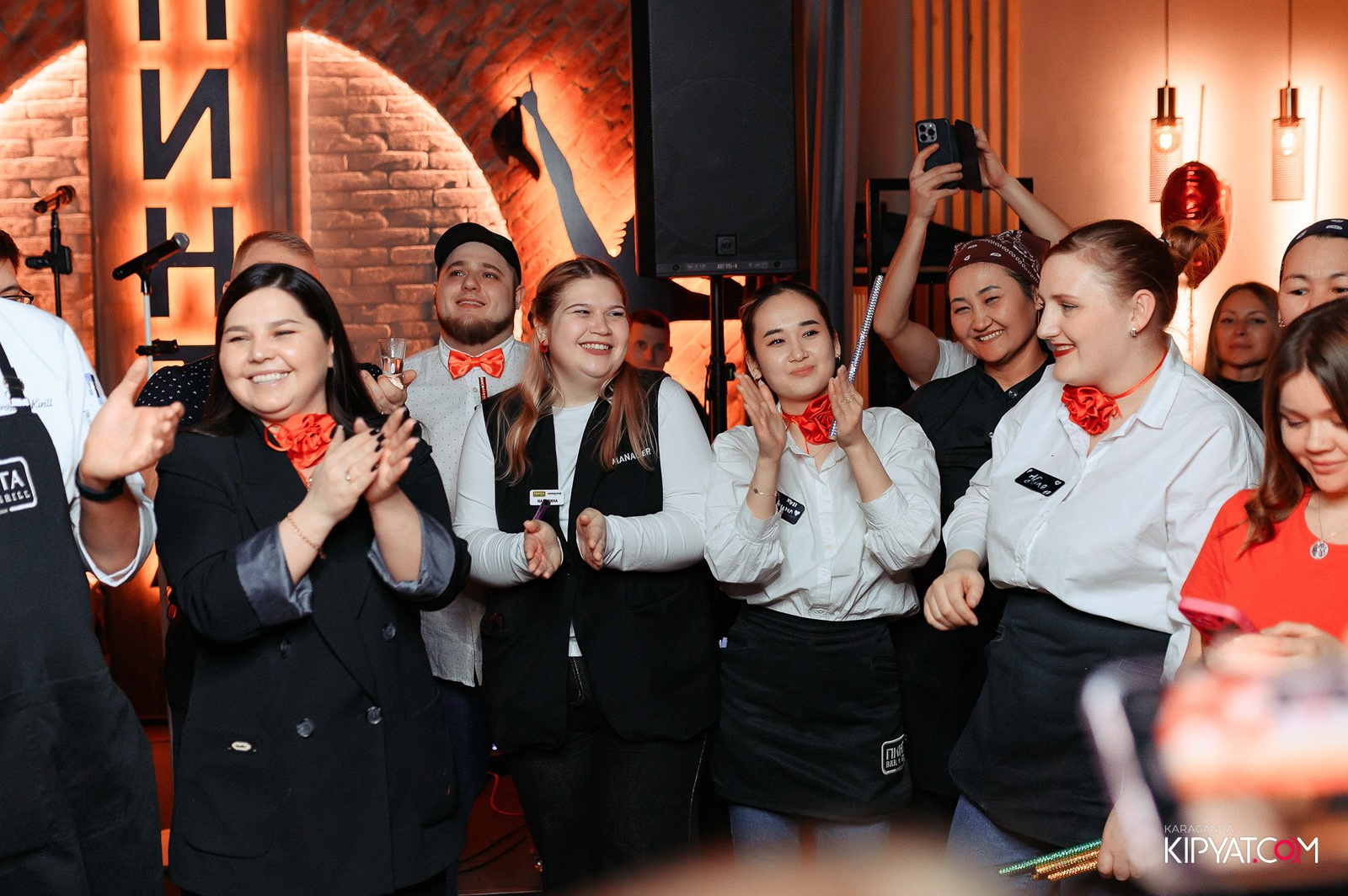 Red Party в Пинта Bar & Grill г. Темиртау. Нам 2 года!. Кипятком Караганда