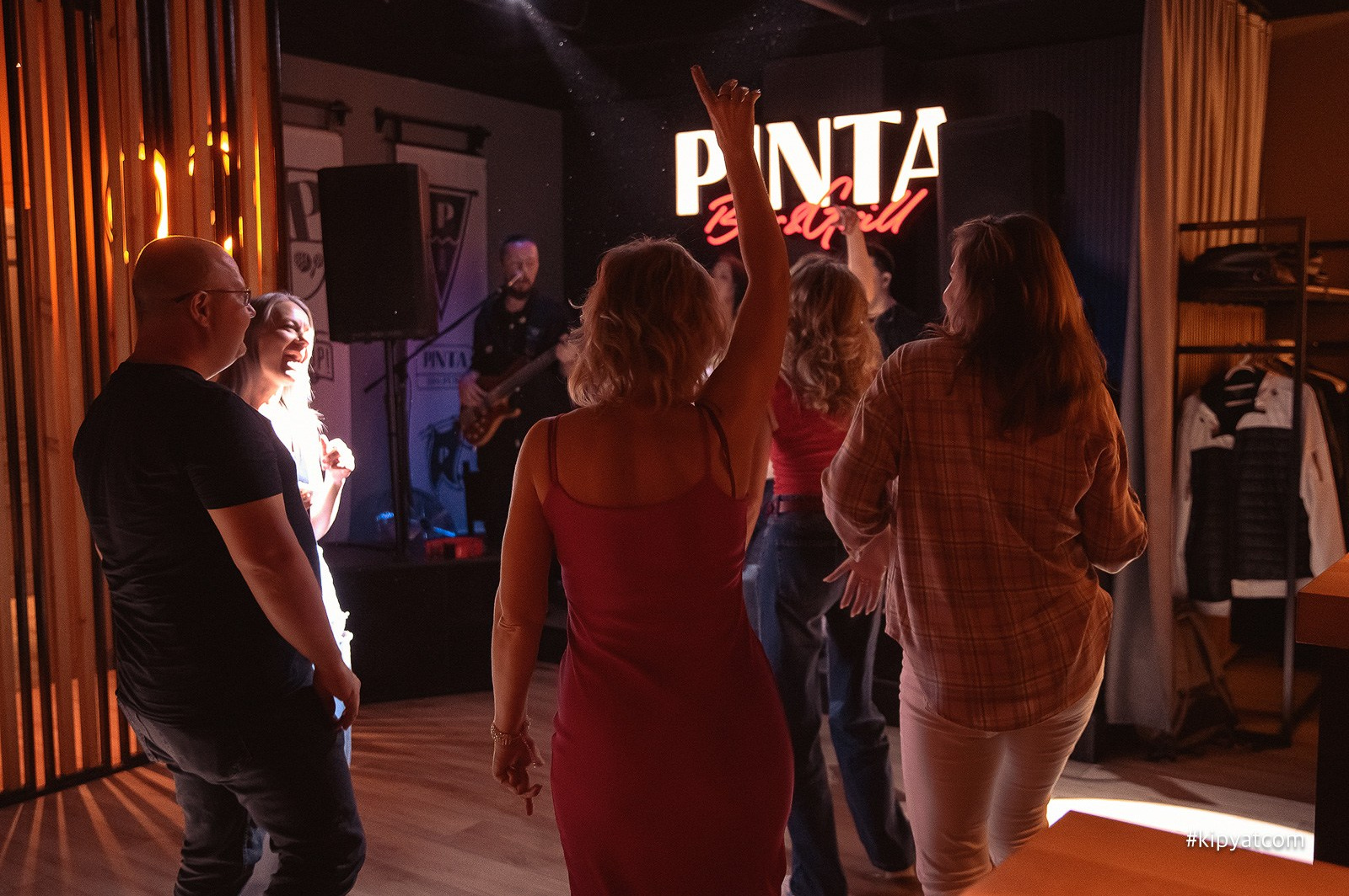 Пинта Bar & Grill в ТД «Алем». Кипятком Караганда