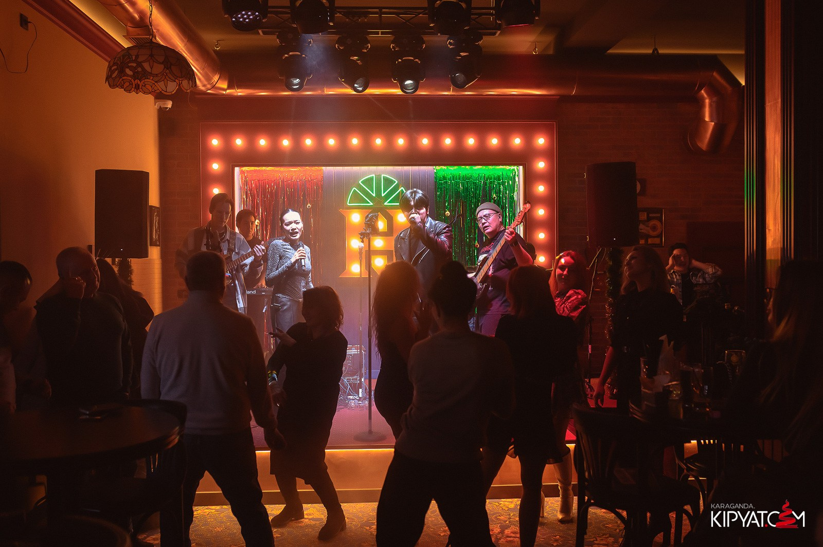 Harat's Irish Pub. Кипятком Караганда