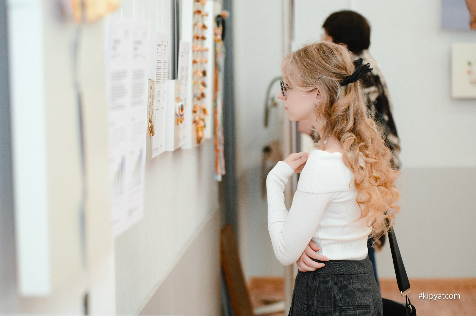 Открытие выставки «Ювелирный код: статистика, которую можно носить». Кипятком Караганда