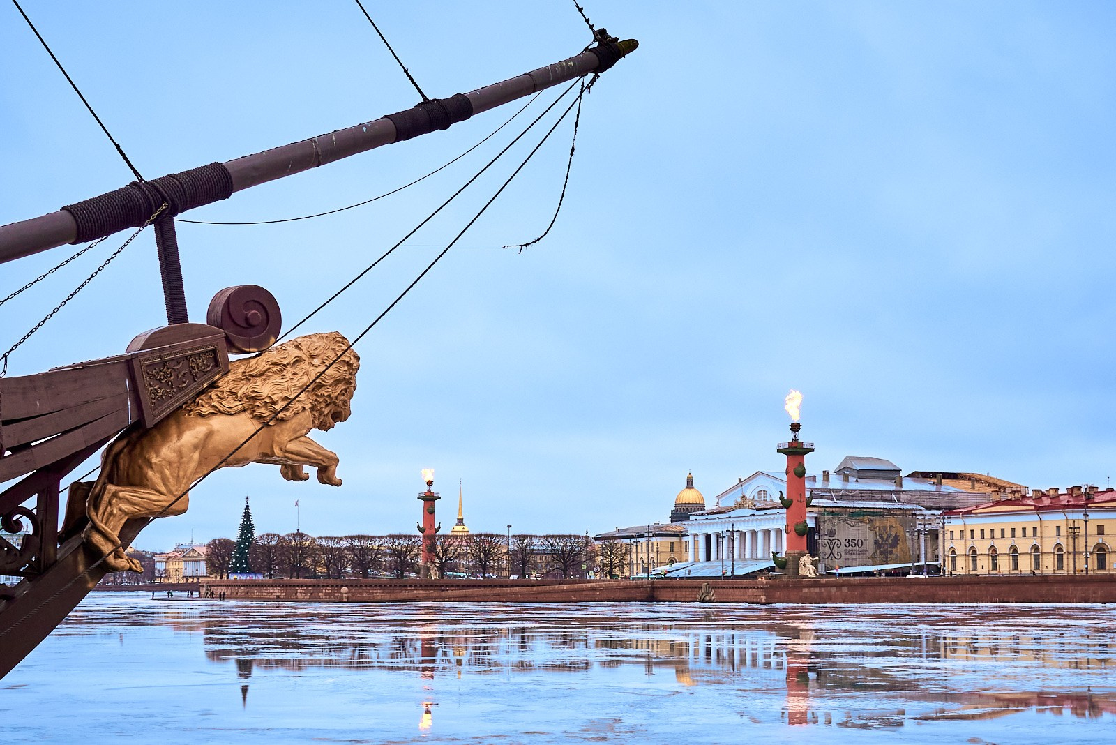 Фотопрогулка на день снятия блокады: фундаменты, чайки, Новый год и др. НЕЙРО-АРТы Воеводова