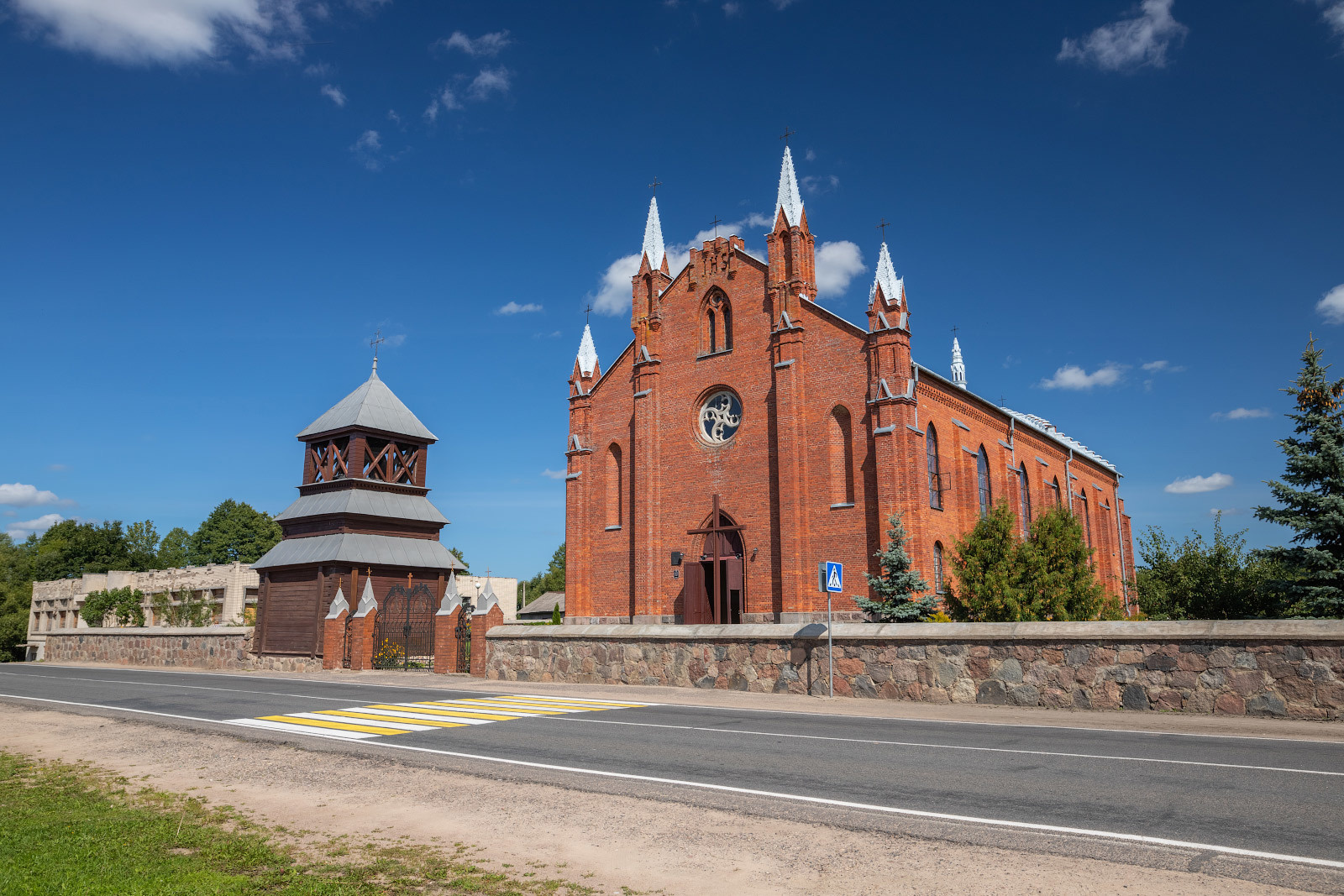 католический храм в деревне Нарочь