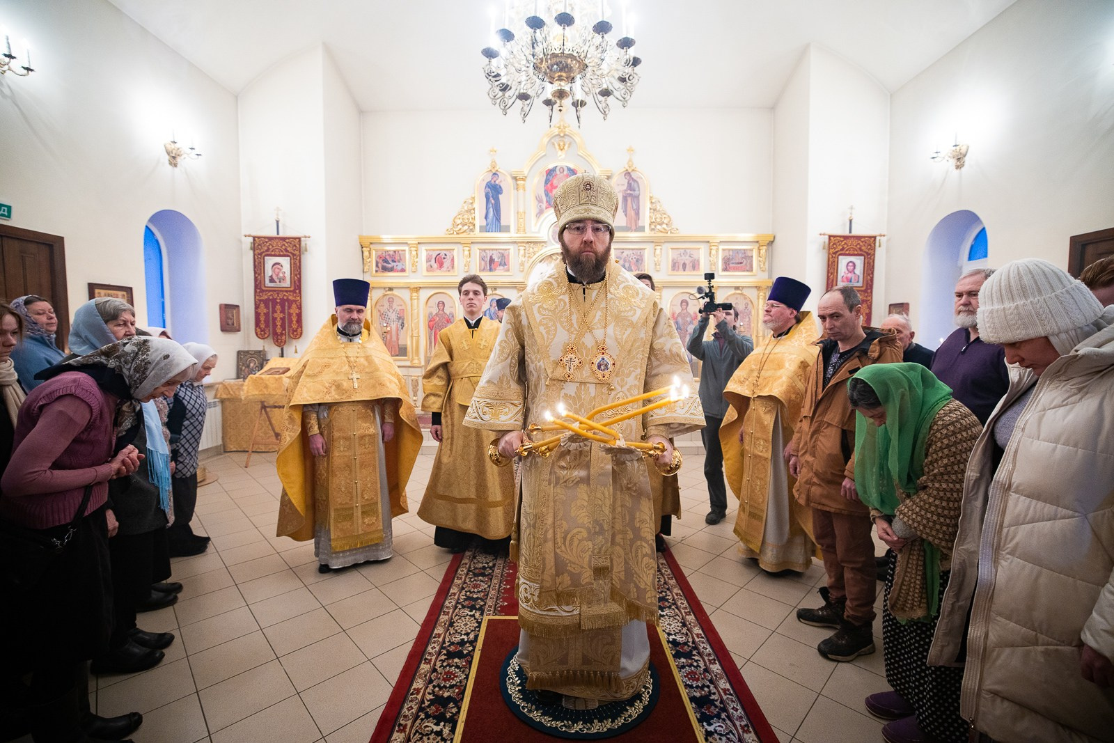 Митрополит Игнатий совершил Божественную литургию в храме Трех святителей. Северное благочиние Саратовской епархии
