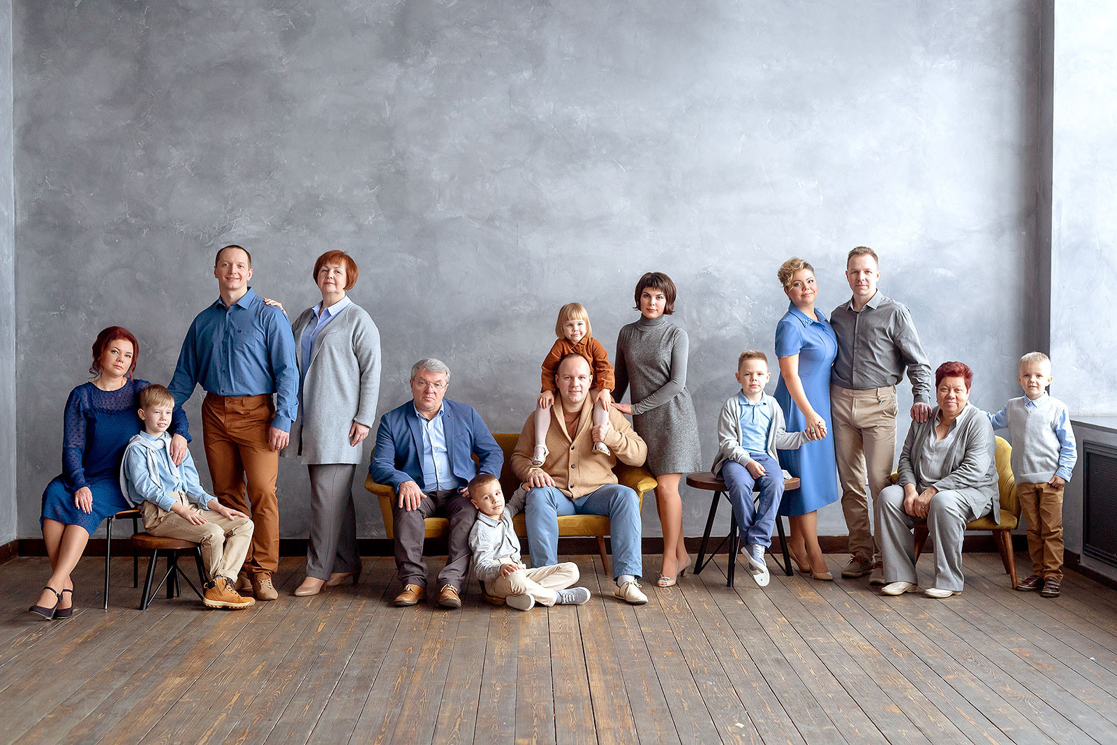 Большая семья на фото, съемка большой семьи в студии