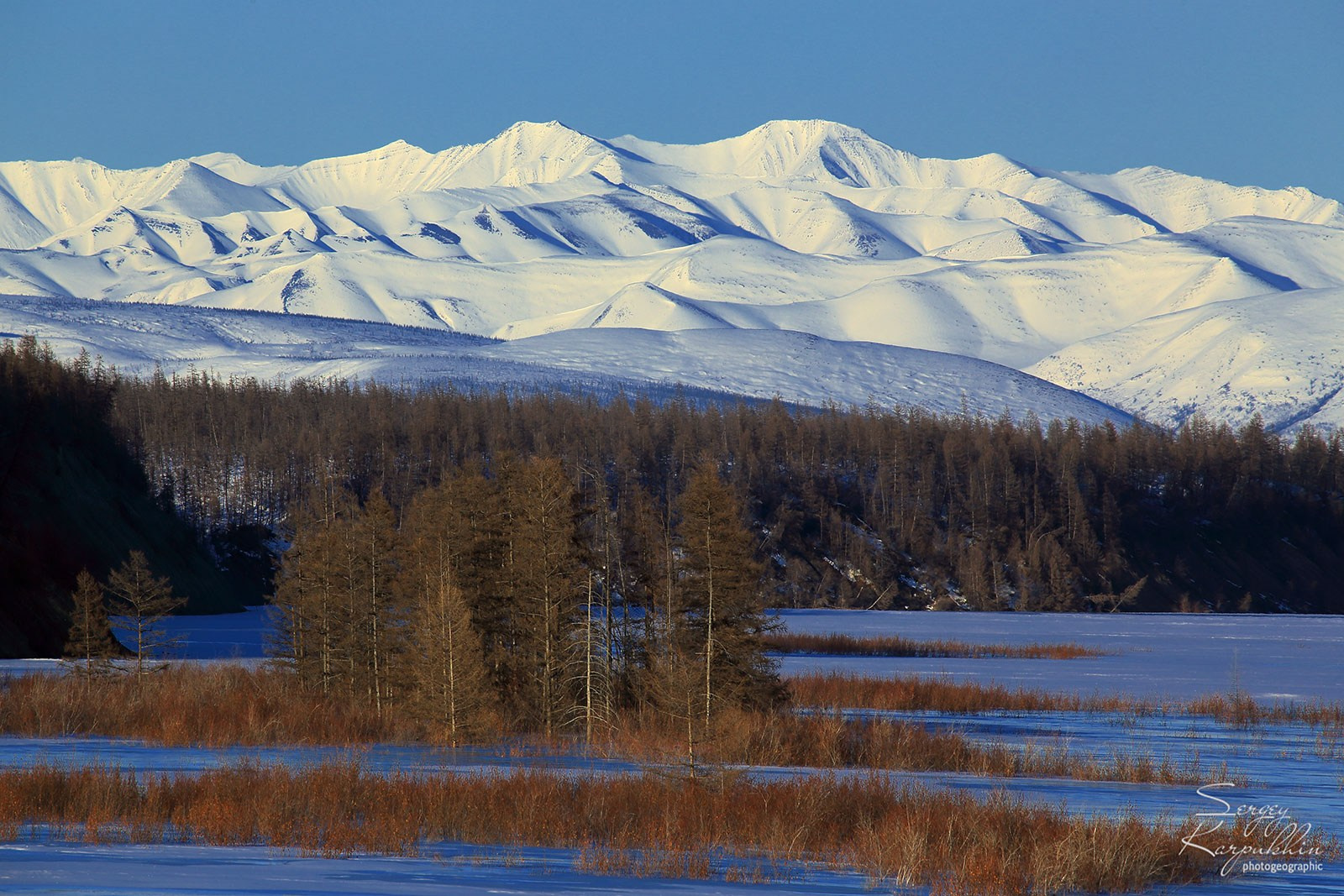 Момский хребет