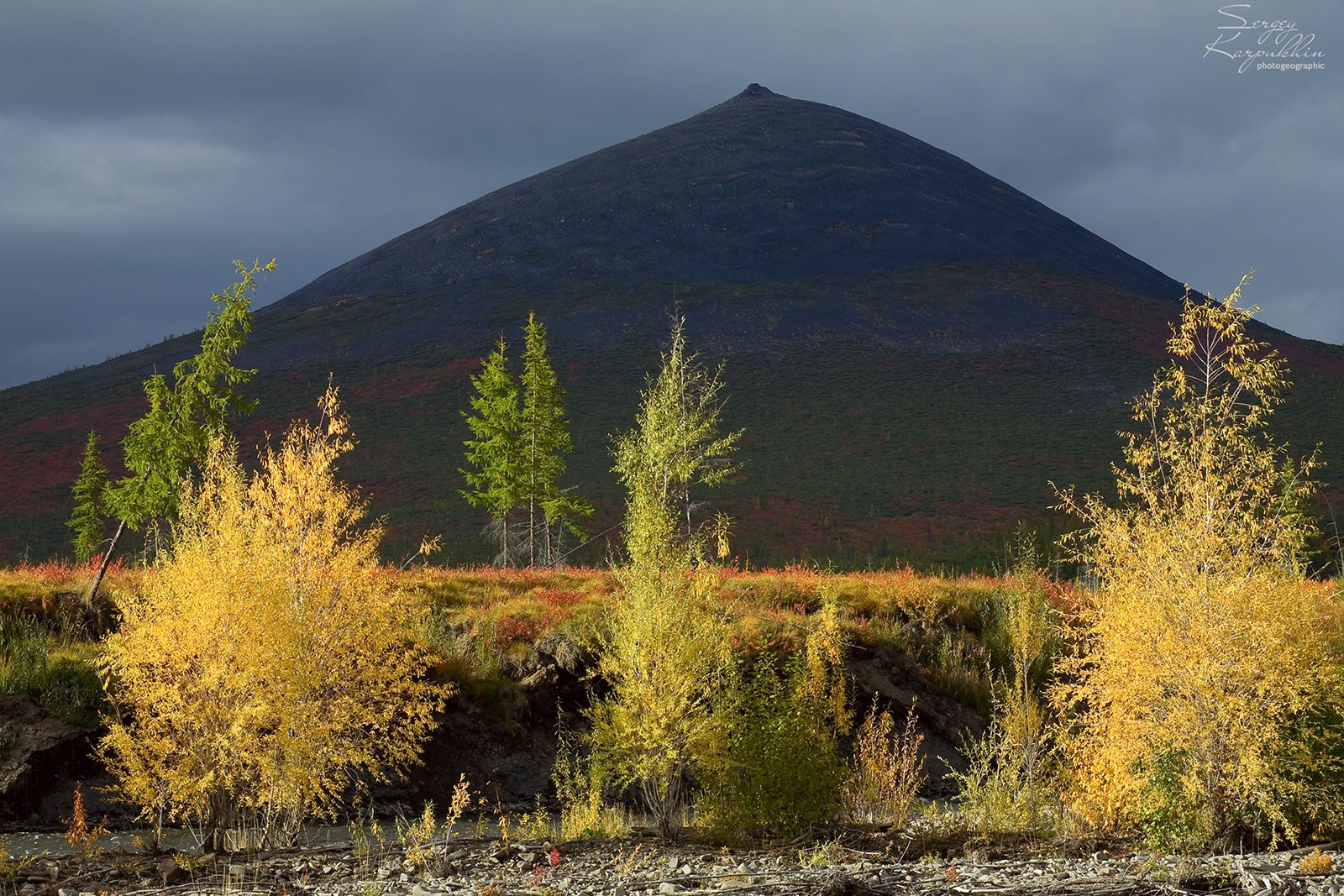 Момский хребет