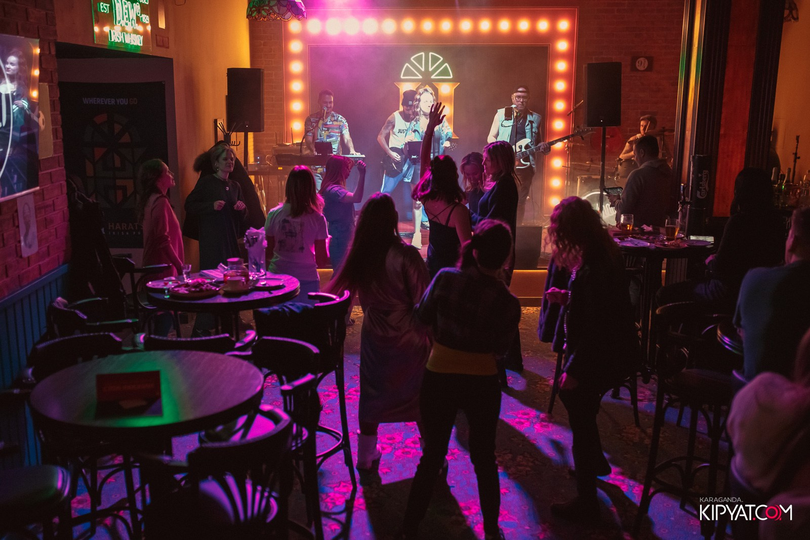 Harat's Irish Pub. Кипятком Караганда