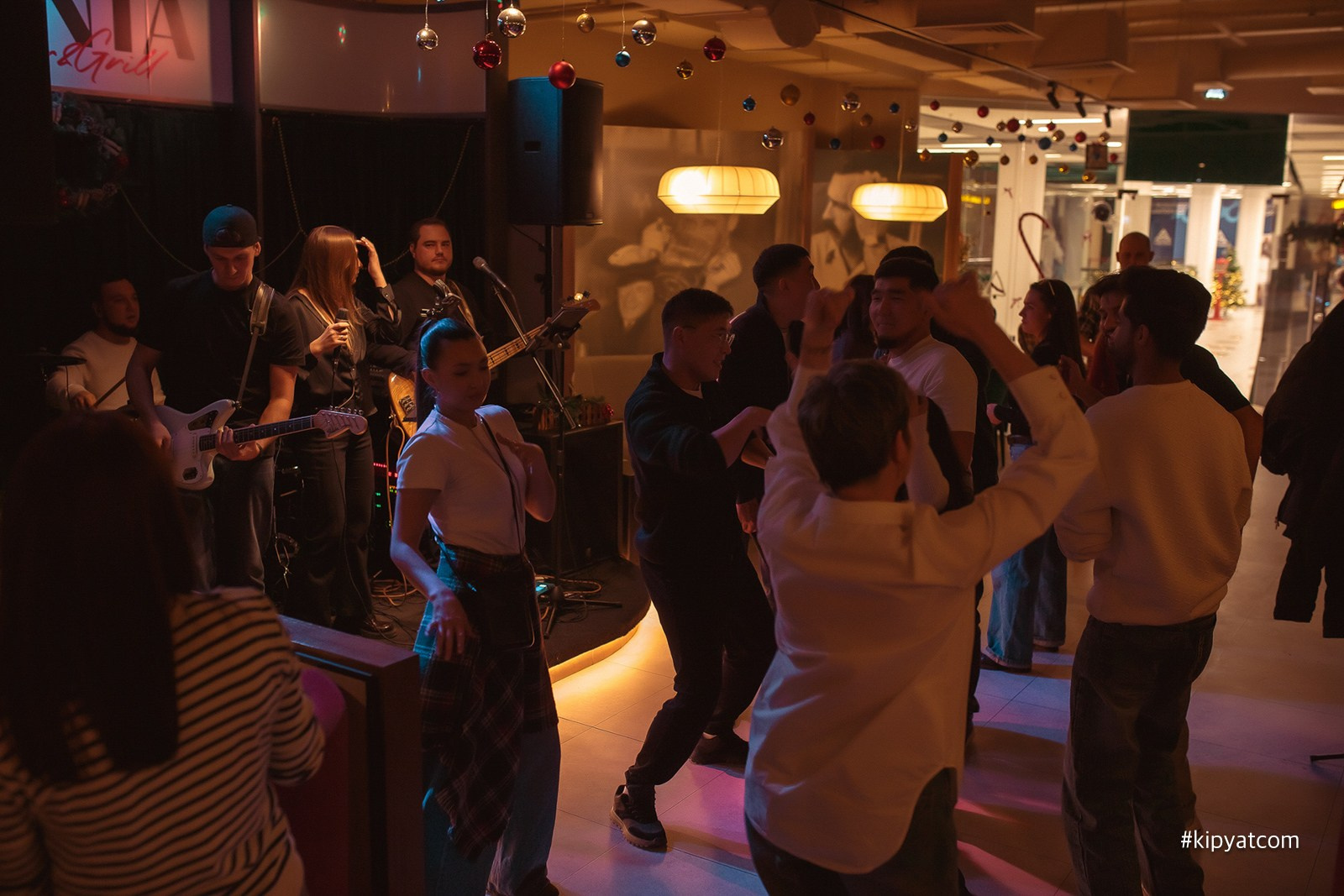 Пинта Bar & Grill в ТД «ЦУМ». Кипятком Караганда