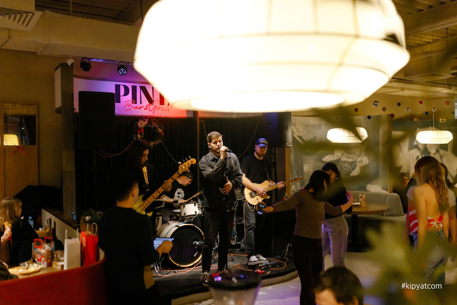 Пинта Bar & Grill в ТД «ЦУМ». Кипятком Караганда