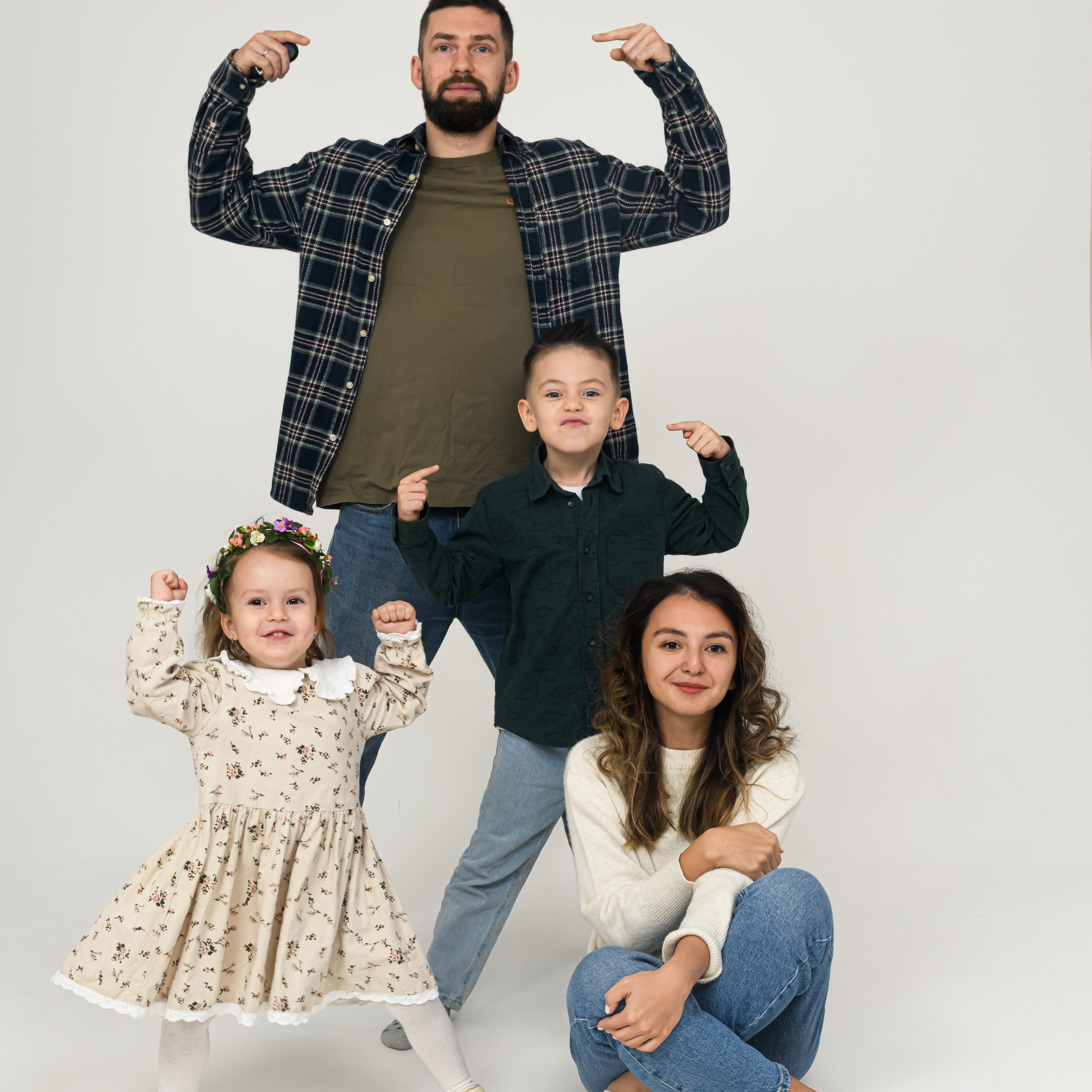 Семейная съемка, съемка с пожилыми родителями, съемка с детьми, фотосессия для беременных, фотосессия семейных праздников, съемка на день рождения